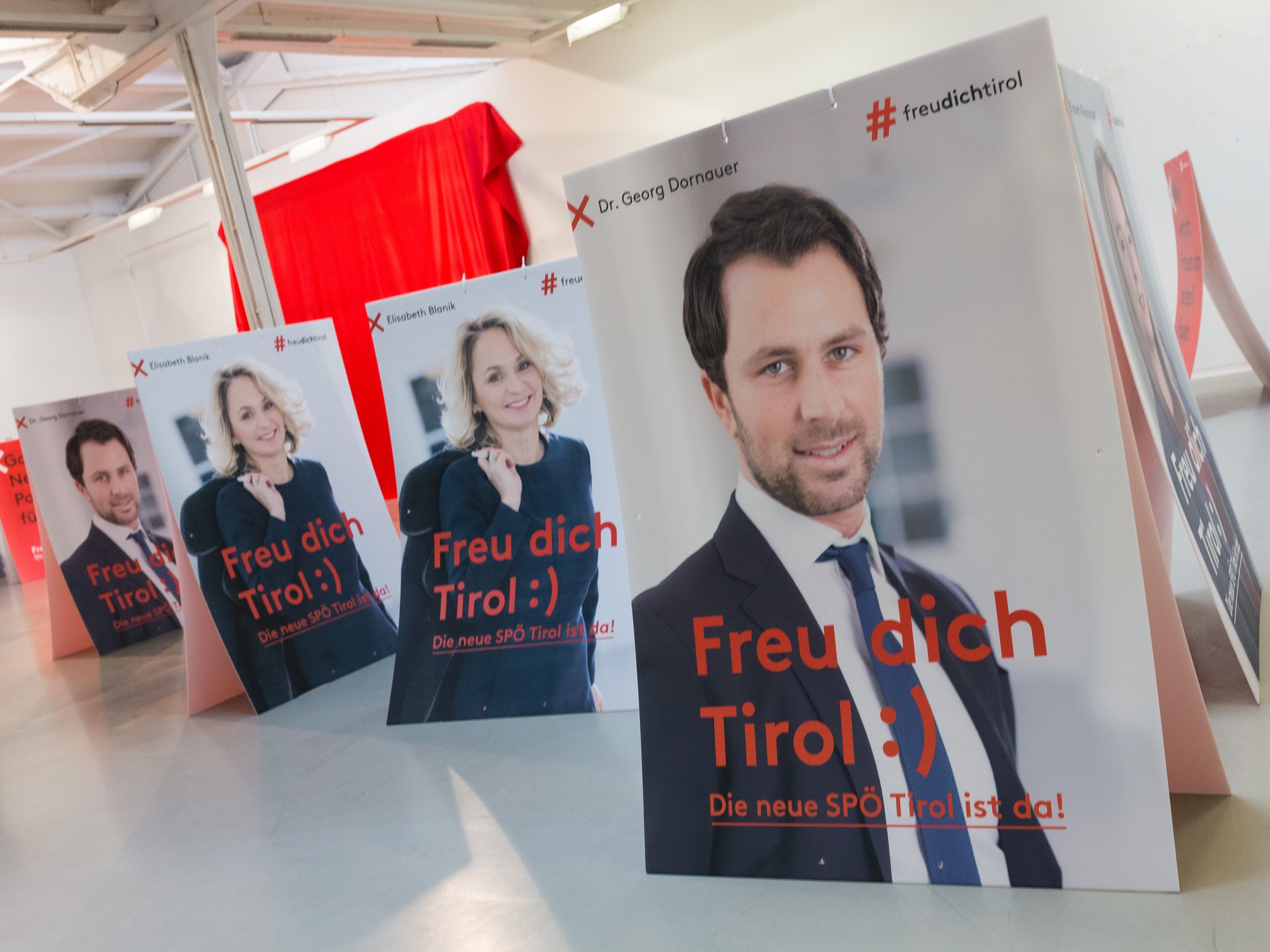 Die Wahlplakate wurden entfernt - SPÖ und FPÖ orten einen Skandal.