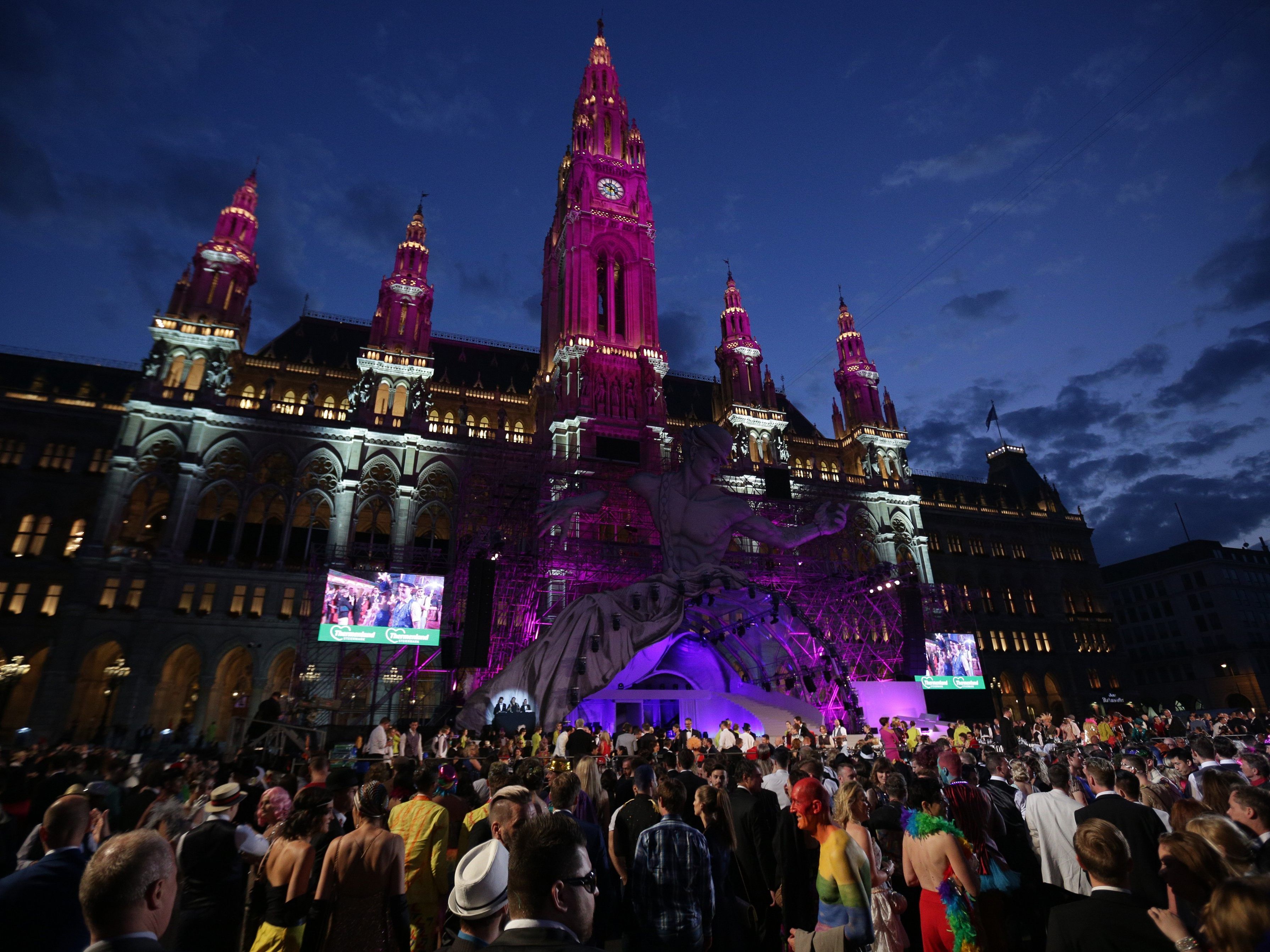 Der Life Ball feiert heuer sein 25. Jubiläum in Wien. Der Life Ball feiert heuer sein 25. Jubiläum in Wien.