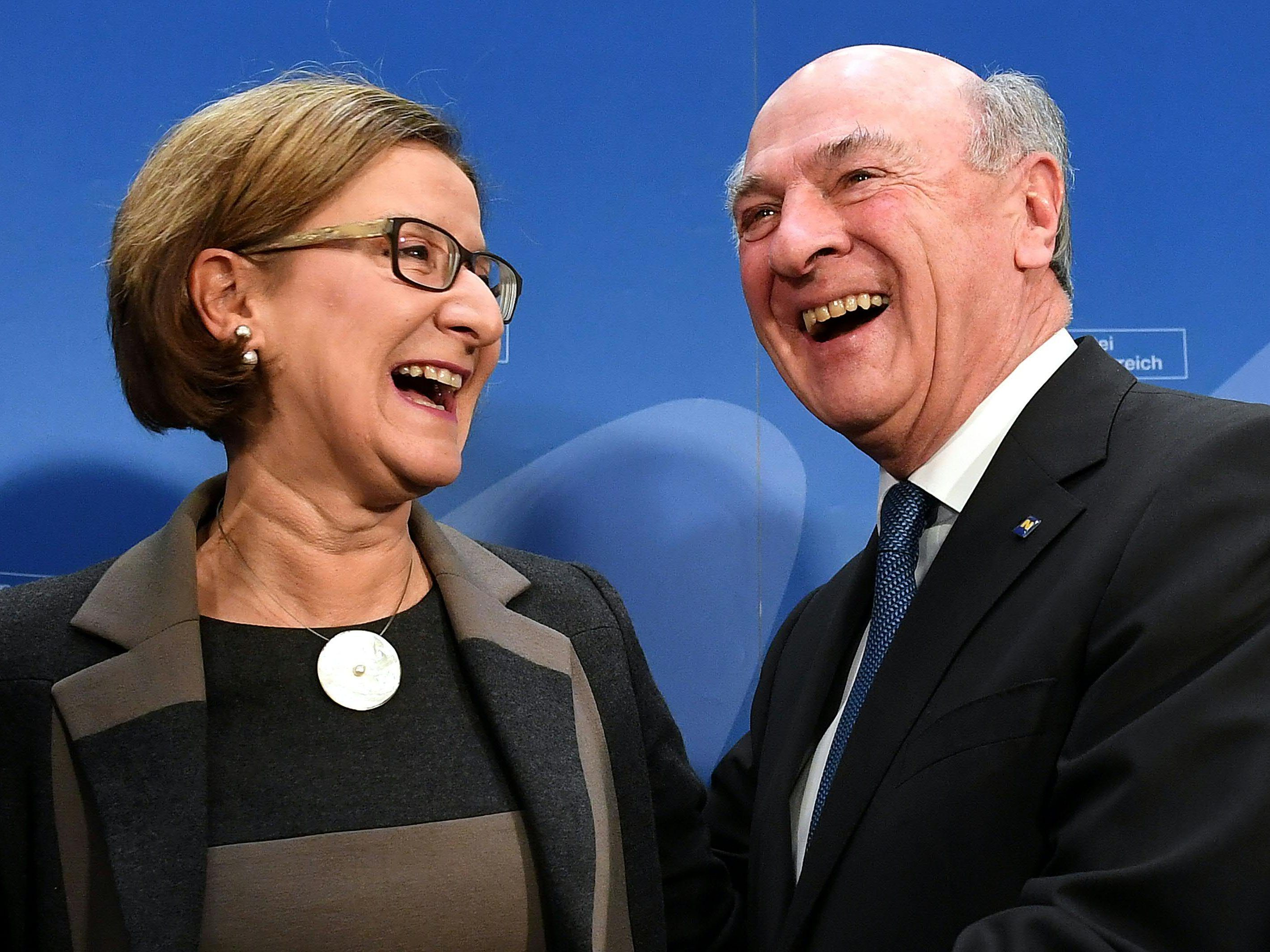 Johanna Mikl-Leitner und die ÖVP: Schafft sie die Absolute bei der Landtagswahl? Johanna Mikl-Leitner und die ÖVP: Schafft sie die Absolute bei der Landtagswahl?