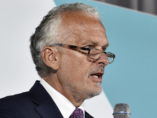 ustizminister Moser beharrt darauf, sämtliche veraltete Gesetze und Verordnungen des Bundes aufzuheben.