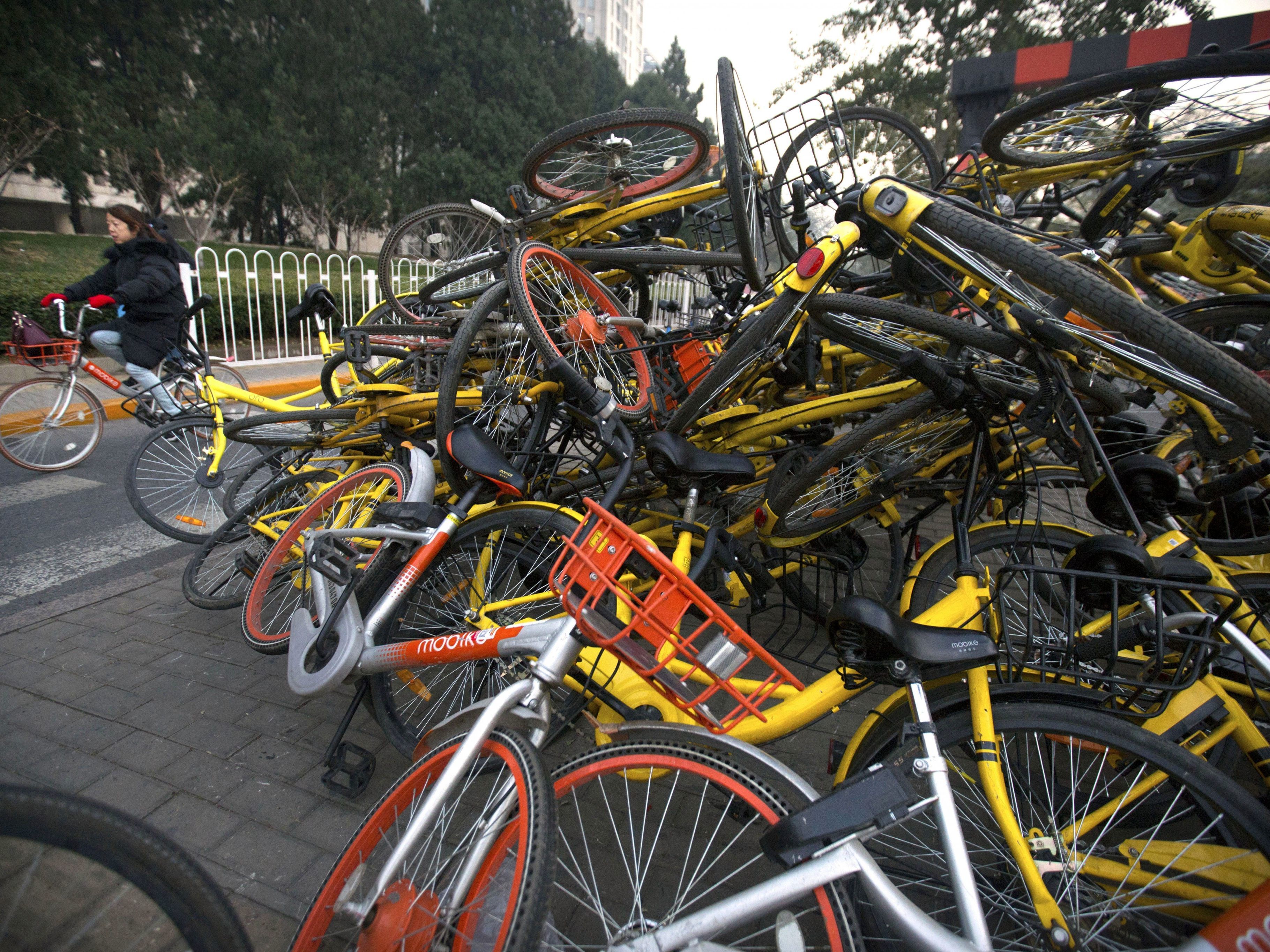 Die Leihräder von "Ofo" und "Obike" sorgen in vielen Städten für Probleme.