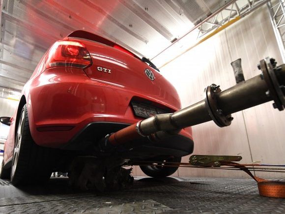 Norbert Hofer will künftig auf die Endrohrmessung beim "Pickerl" verzichten.