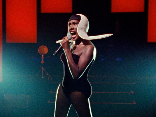 Grace Jones als Stilikone der außerirdischen Art. Grace Jones als Stilikone der außerirdischen Art.