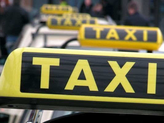 Der Taxi-Fahrer verständigte die Polizei.