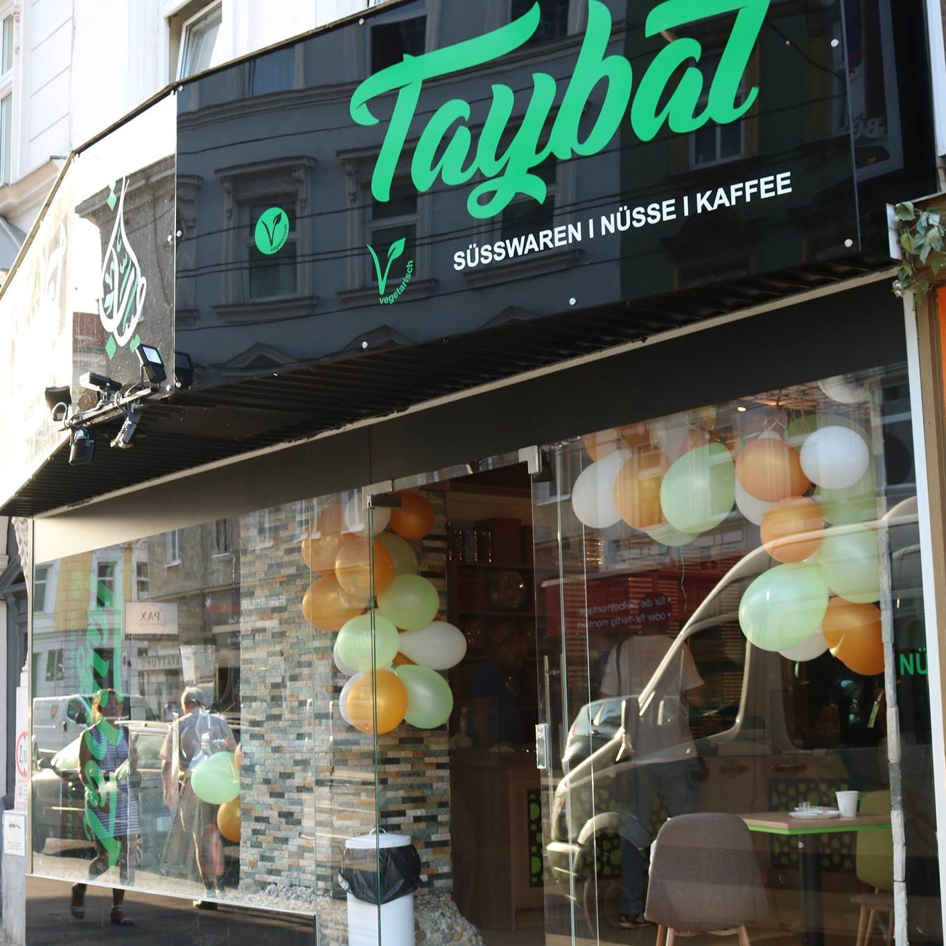 Das Süßwaren- und Spezialitätengeschäft Taybat in der Thaliastraße ist ein Beispiel für gelungene Integration.