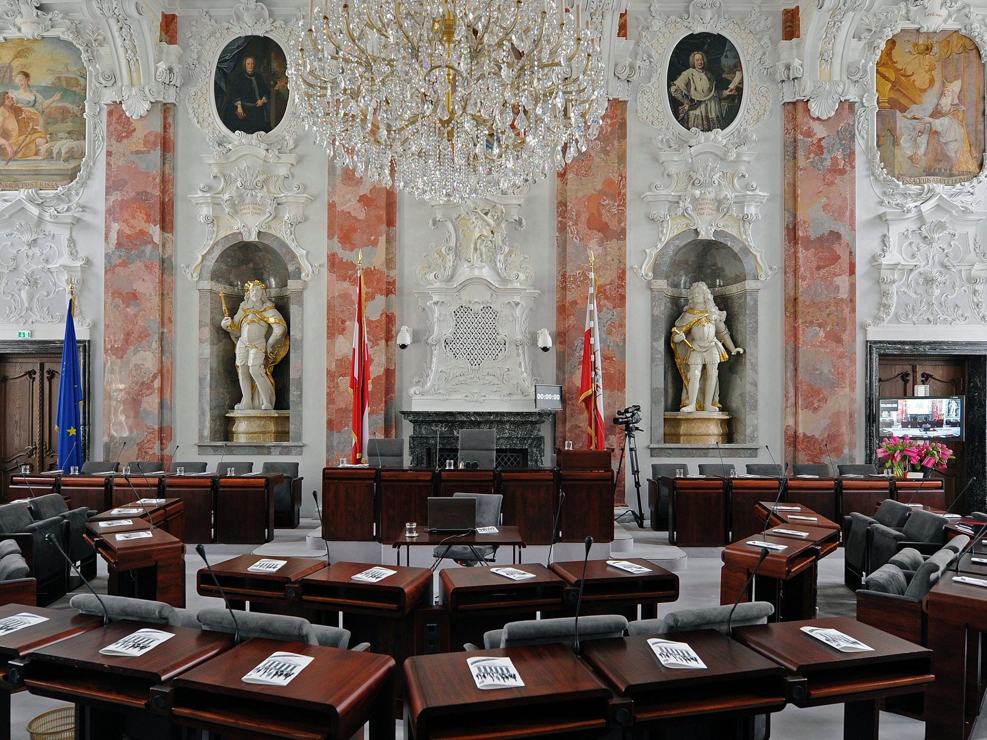Die Kleinparteien "Impuls" und "Family" wollen mit kleinem Wahlkampfbudget in den Landtag.