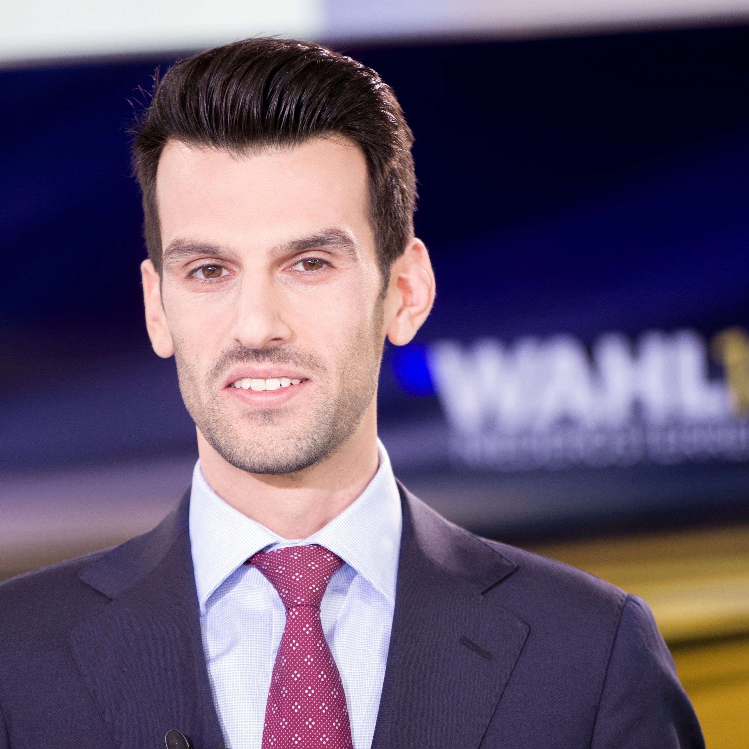 FPÖ-Spitzenkandidat Udo Landbauer lädt zum gratis Kinderskikurs.