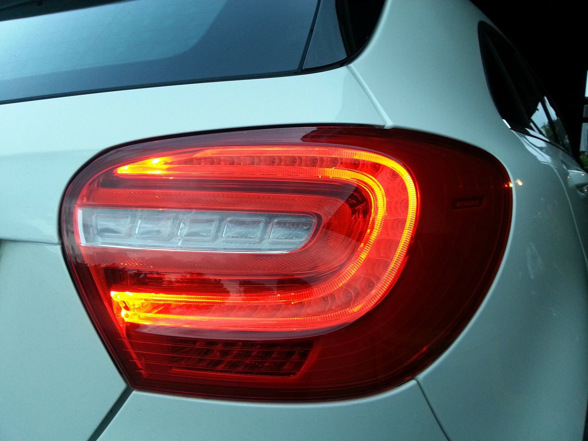 Beim Zurücksetzen übersah der Fahrer in Rudolfsheim den Fußgänger. Beim Zurücksetzen übersah der Fahrer in Rudolfsheim den Fußgänger.