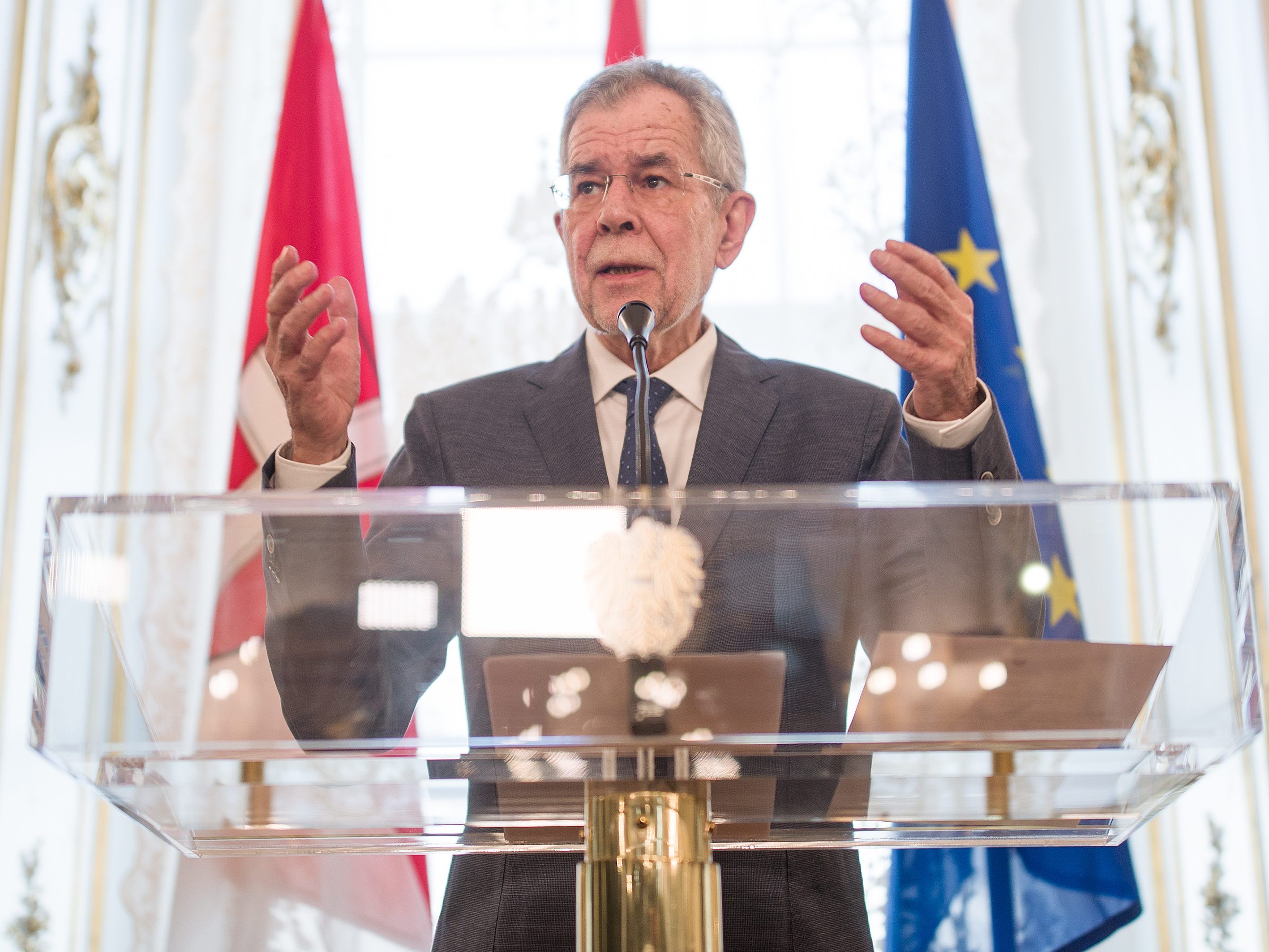Bundespräsident Van der Bellen fordert den Rücktritt von Udo Landbauer. Bundespräsident Van der Bellen fordert den Rücktritt von Udo Landbauer.