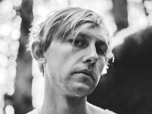 Van William veröffentlicht sein erstes Solo-Album "Countries".