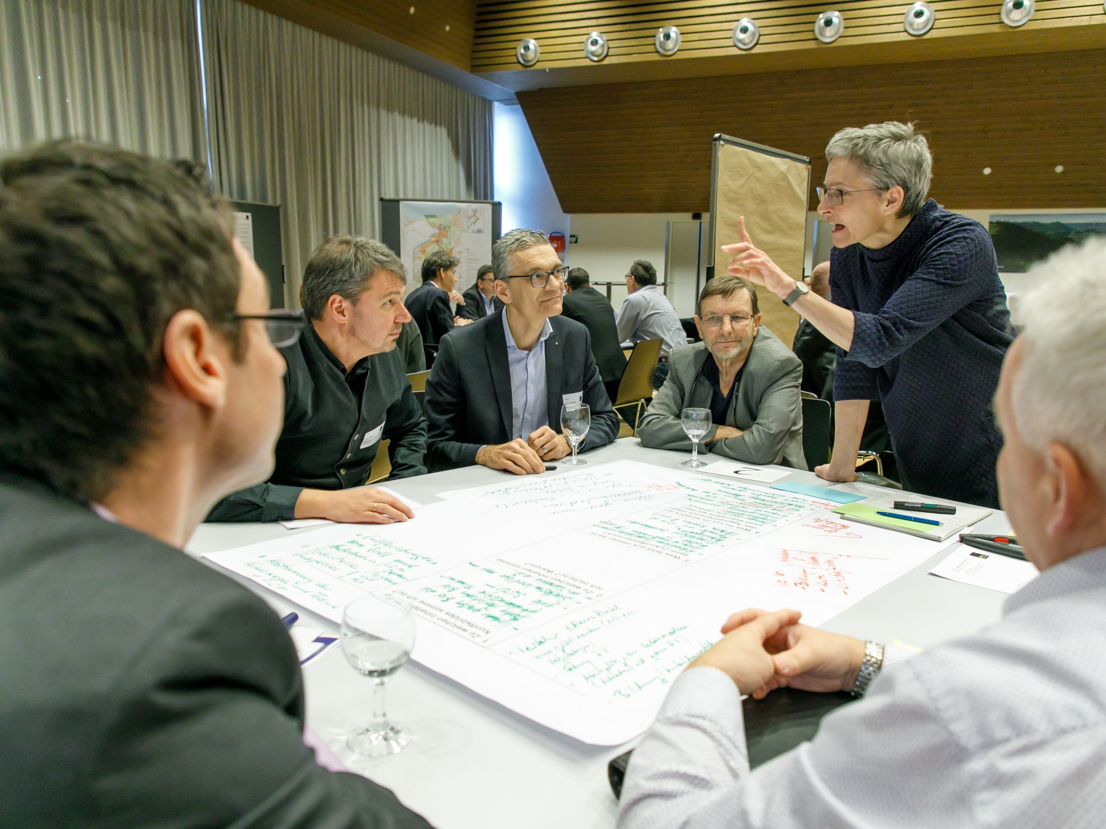 100 Vertreter der 22 Vorarlberger und Schweizer Rheintalgemeinden planen gemeinsam am Zukunftsbild für die Region. 100 Vertreter der 22 Vorarlberger und Schweizer Rheintalgemeinden planen gemeinsam am Zukunftsbild für die Region.