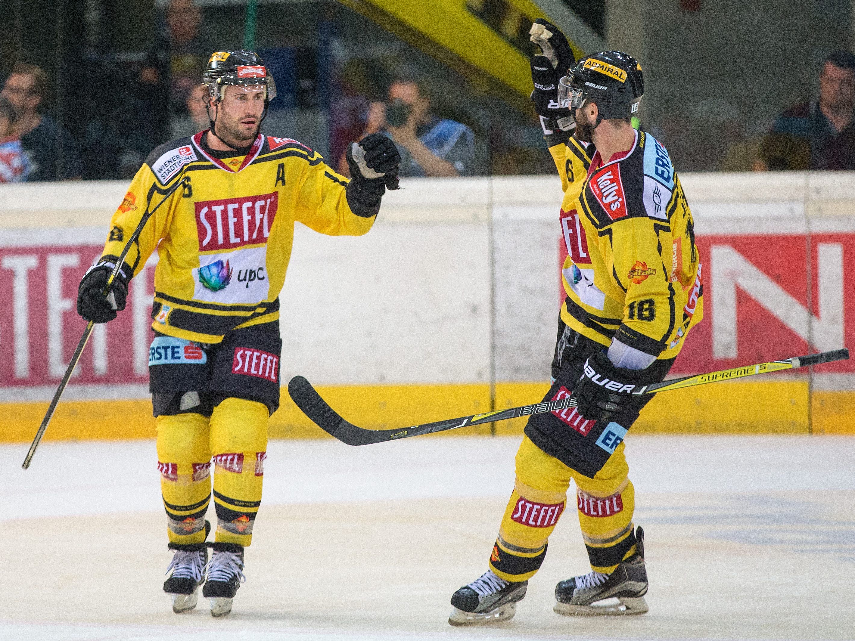 Konnten zweimal jubeln, mussten viermal einstecken: Die Vienna Capitals gegen den VSV.