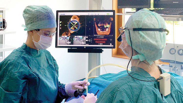 Implantation mittels computergeführter 3-D Navigation Implantation mittels computergeführter 3-D Navigation