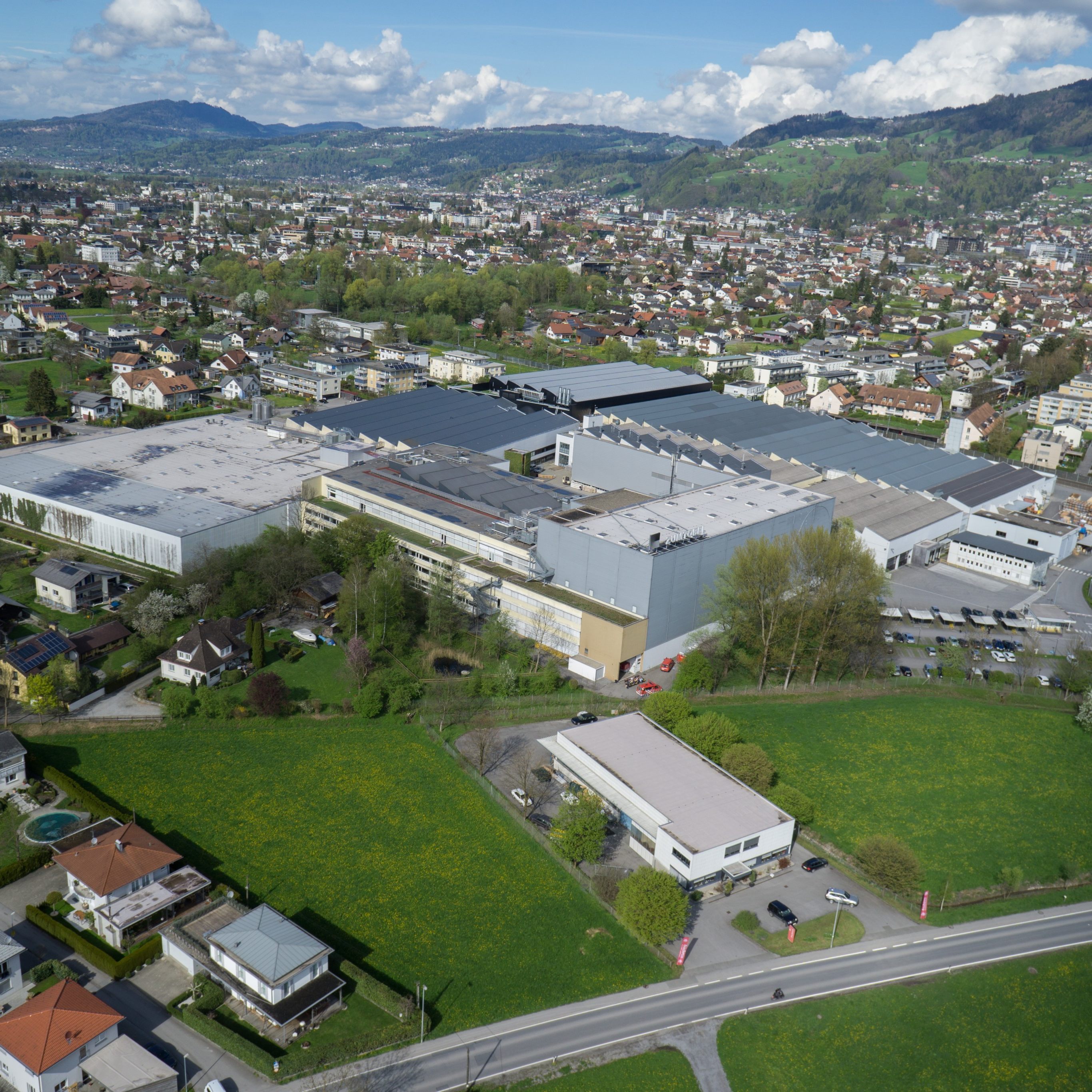 Erst Ende Jänner gab es eine weitere Gewinnwarnung bei Zumtobel, worauf einige Analysehäuser die Schätzungen nach unten korrigiert hatten.