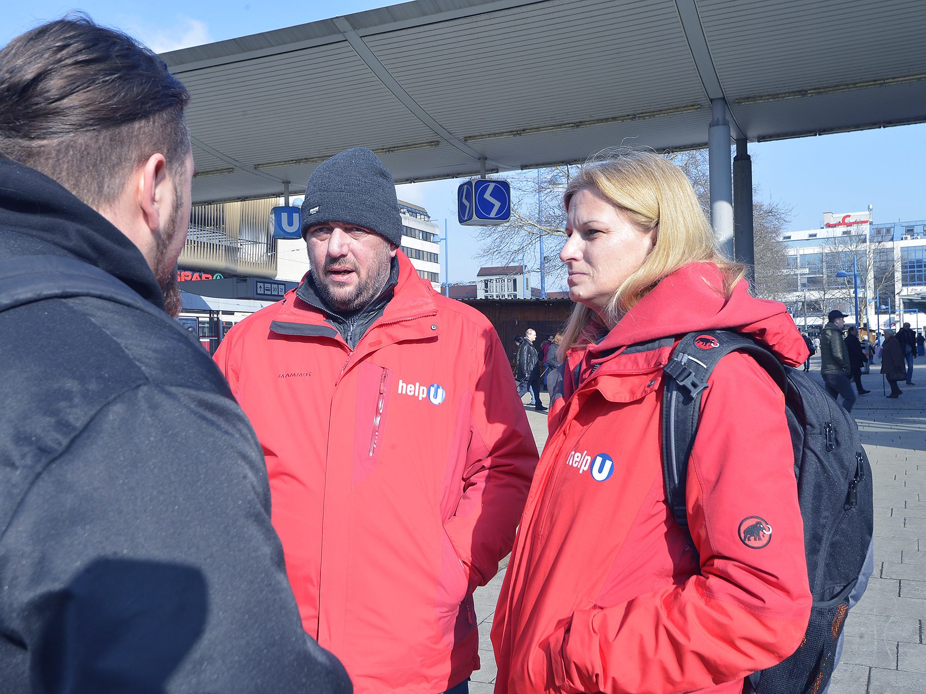 Die "Help U"-Mitarbeiter sind ab sofort auch im Umfeld des Bahnhofs Floridsdorf im Einsatz.