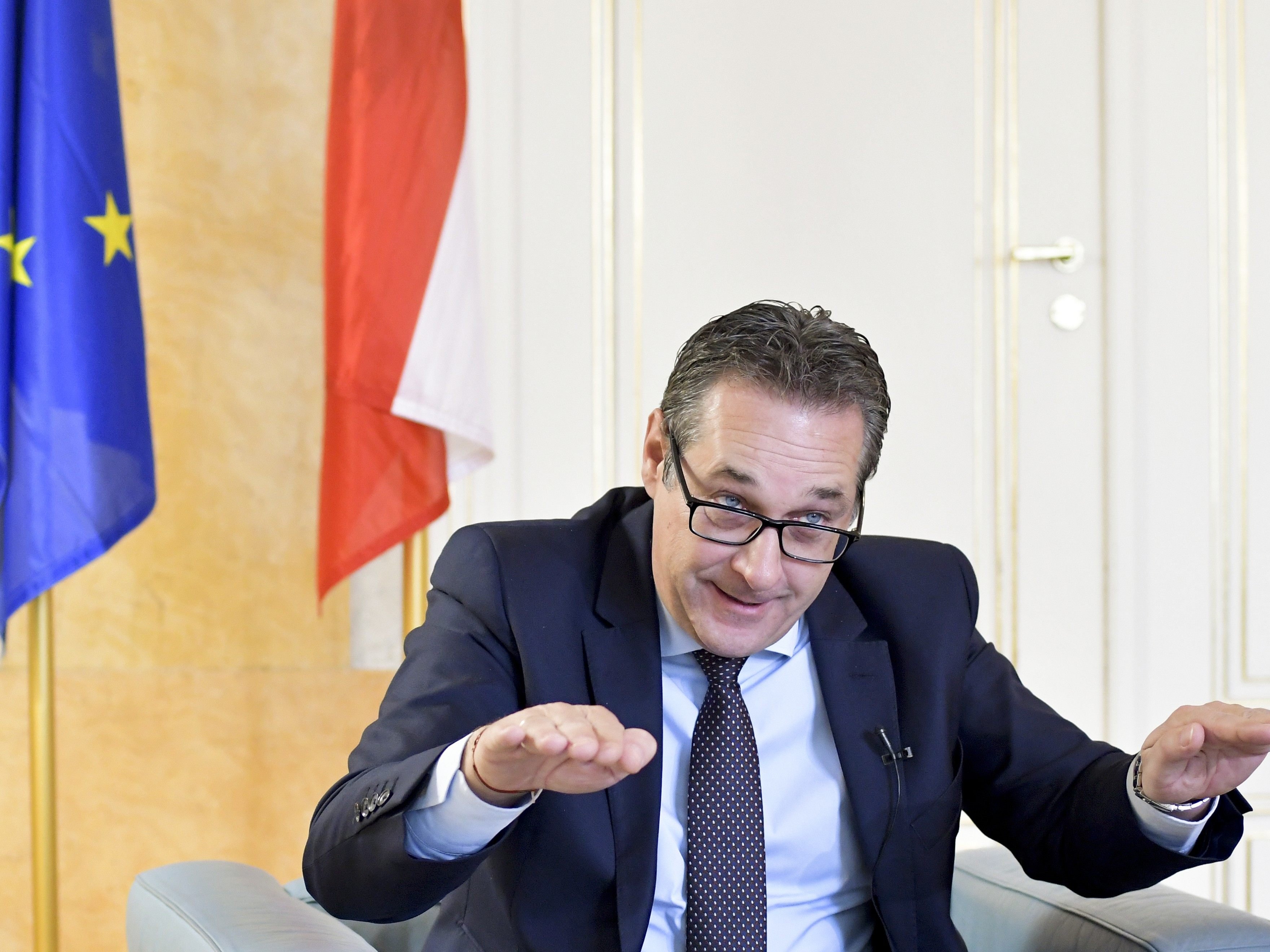 Heinz-Christian Strache will weiter Beamte abbauen.