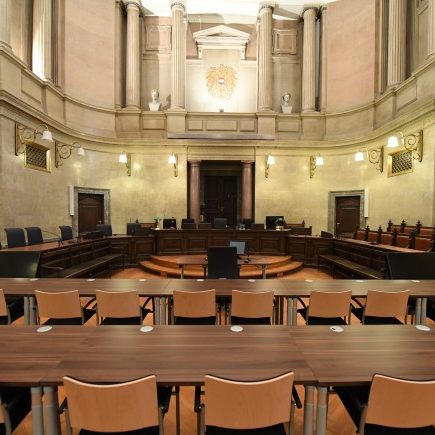 Der Ex-Mitarbeiter der NÖ Ärztekammer musste sich wegen Betrugs vor Gericht in Wien verantworten.