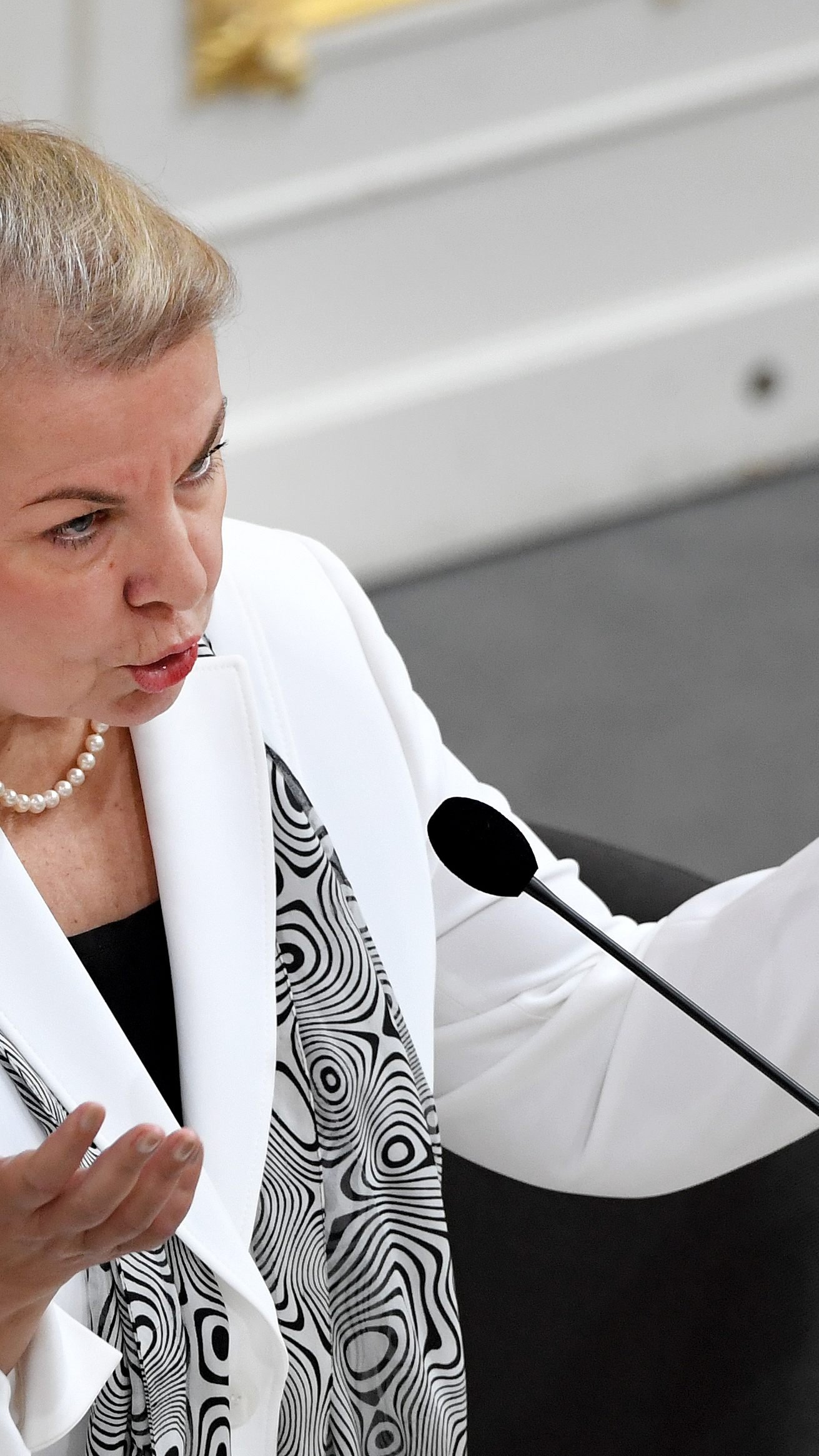 Für einen Kostenersatz nach Abschaffung des Pflegeregresses will Hartinger-Klein zunächst Daten sehen.