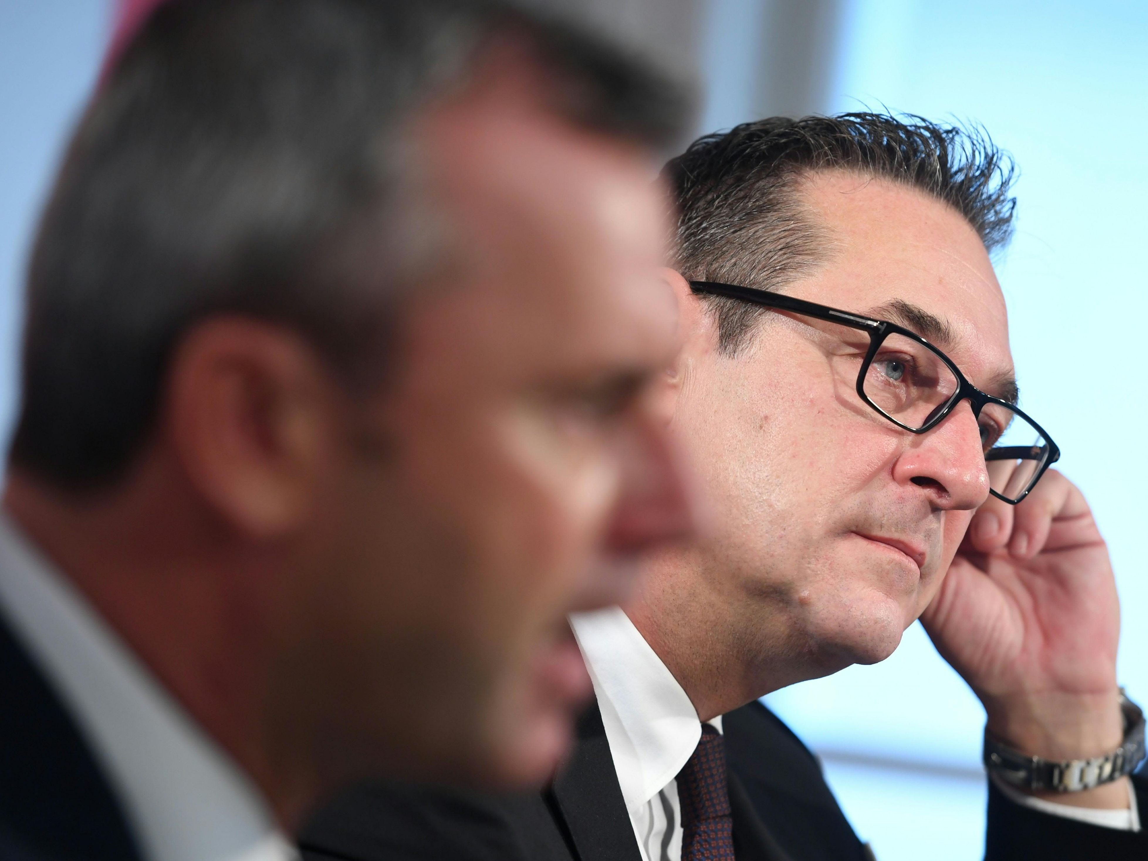 Hofer und Strache geben der Wiener Burschenschaft Rückendeckung.