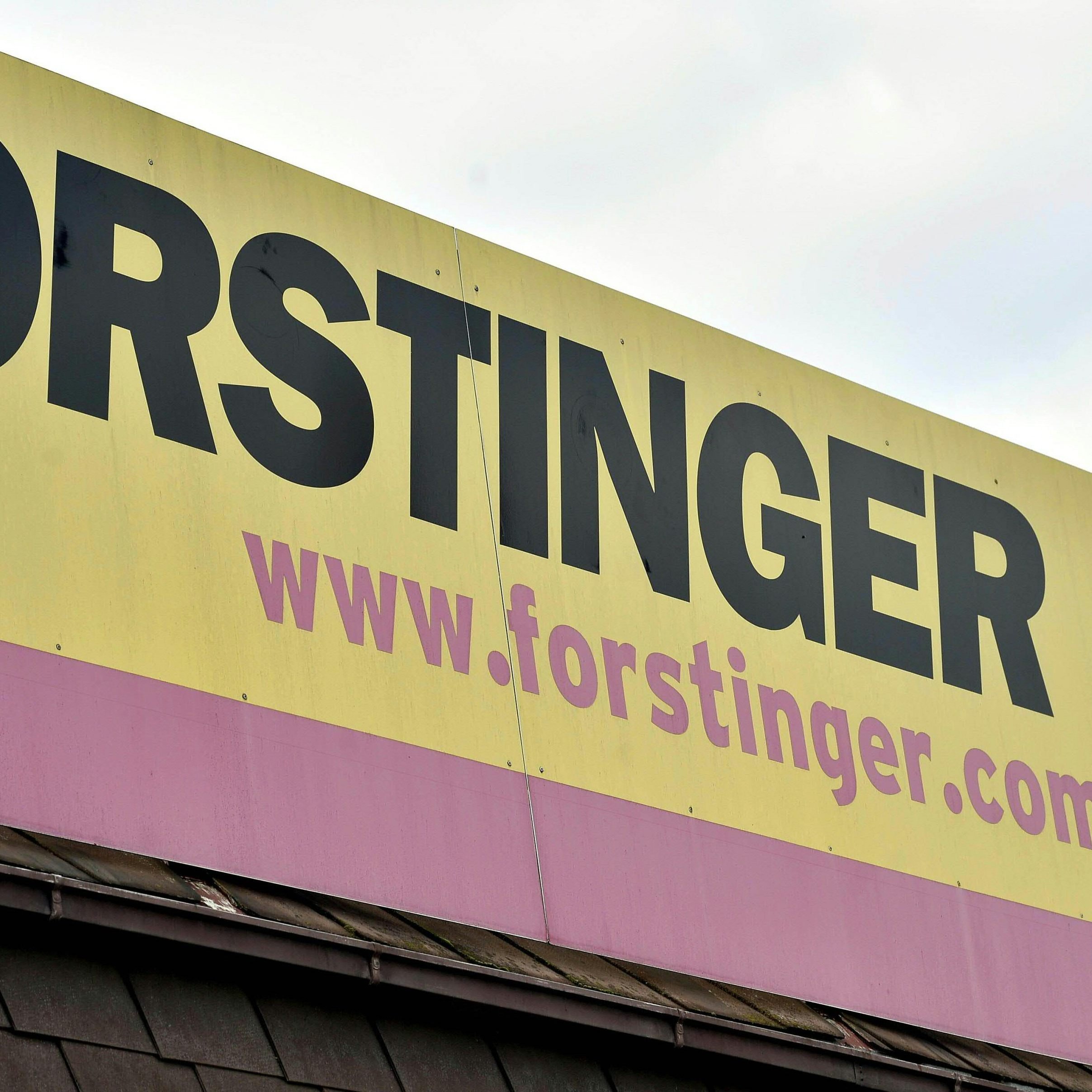 Die Mitarbeiter in 15 von der Schließung bedrohten Filialen bangen noch.