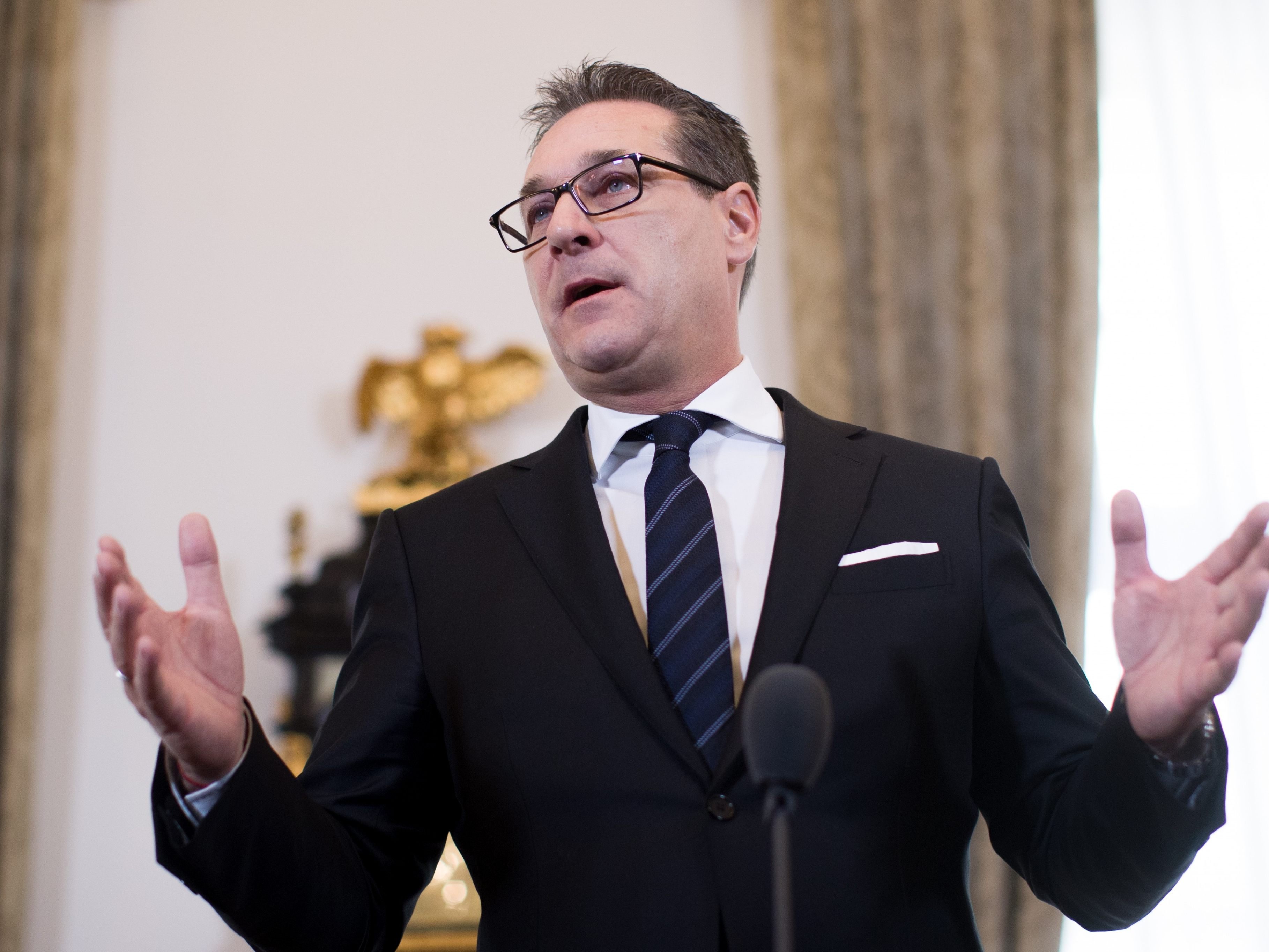 Heinz-Christian Strache will keine Auskunft zu seinen Plänen für die Wien-Wahl geben. Heinz-Christian Strache will keine Auskunft zu seinen Plänen für die Wien-Wahl geben.