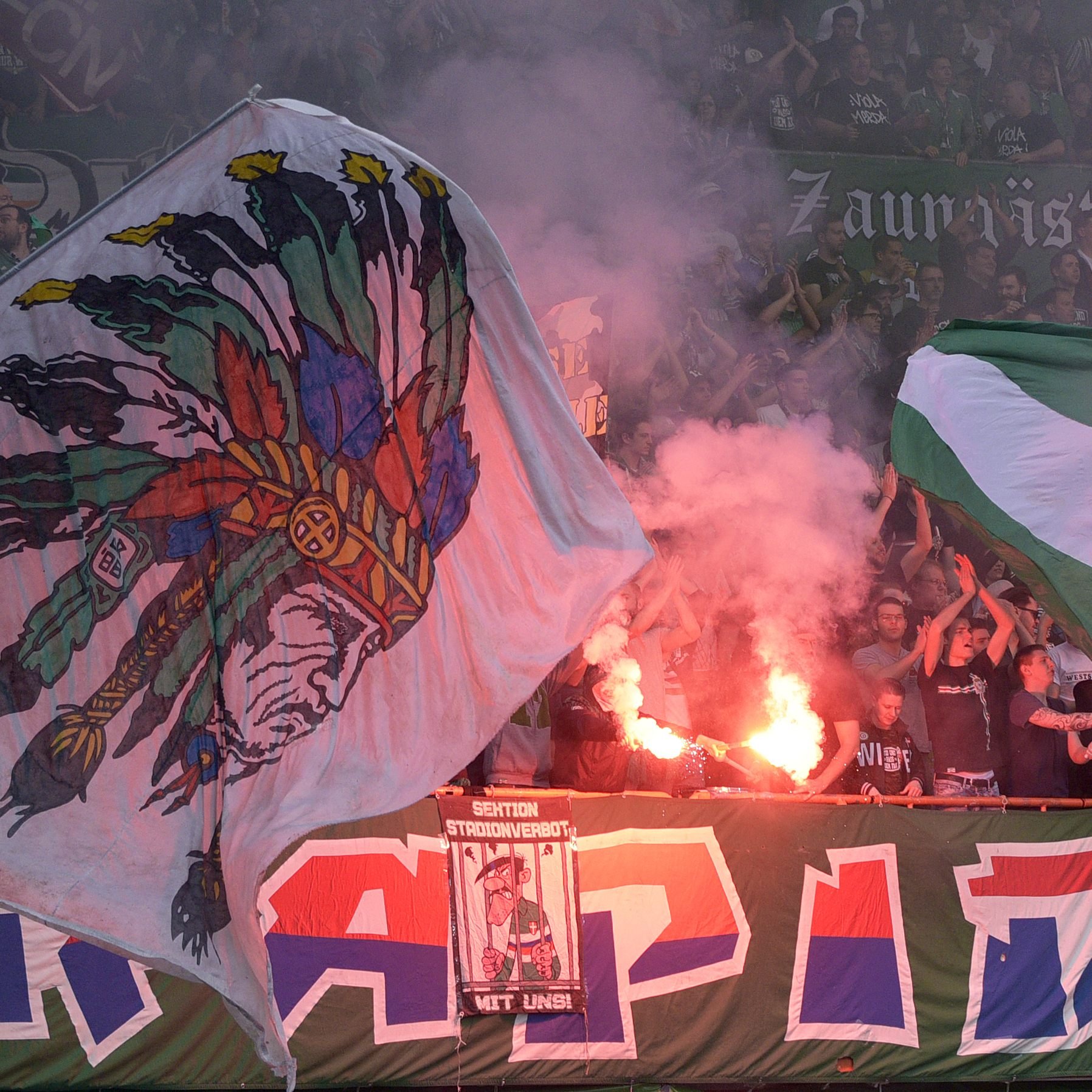 Acht Hausverbote hat Rapid Wien nach den Vorfällen beim Derby ausgesprochen.
