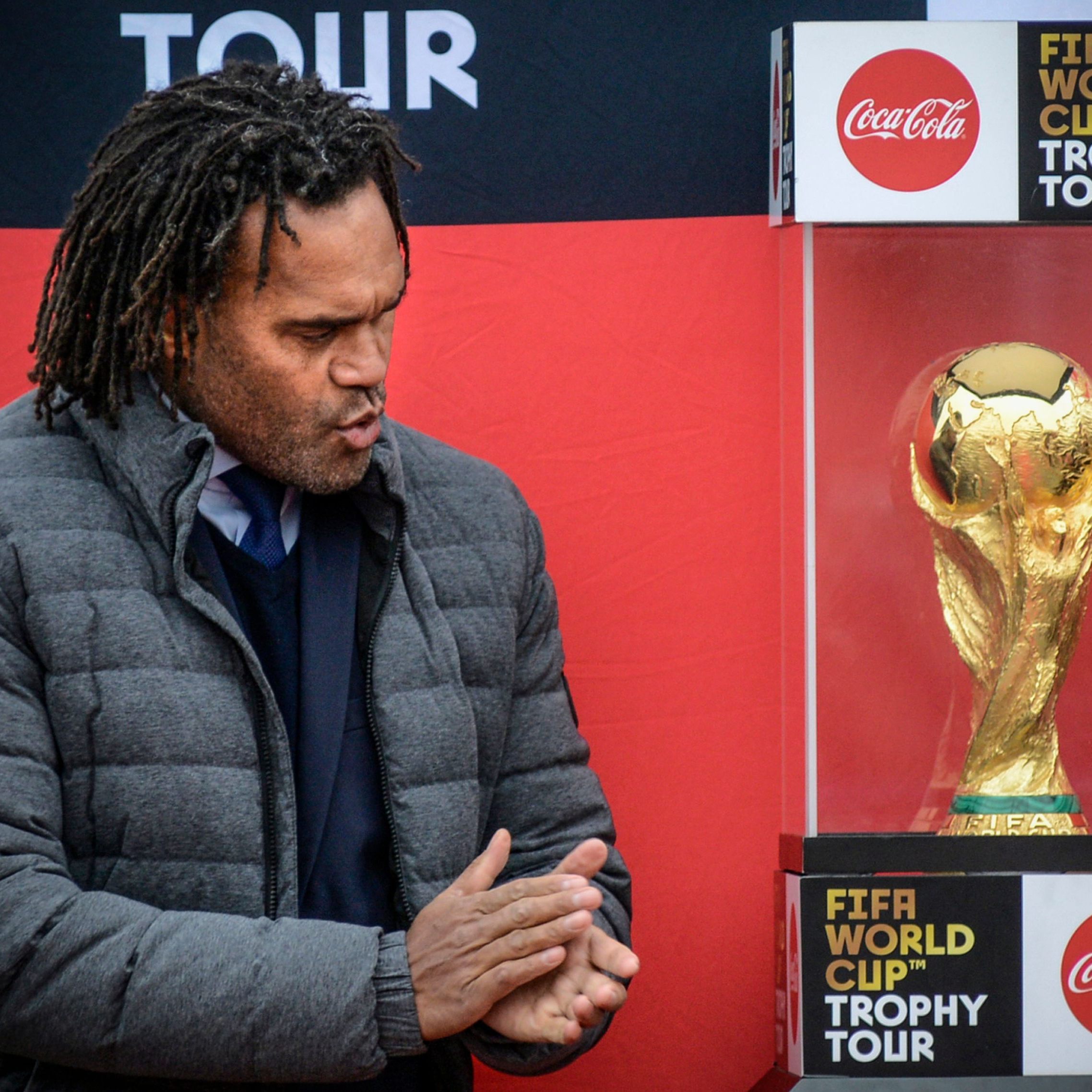 Der französische Ex-Weltmeister Christian Karembeu begleitet den Fußball-WM-Pokal nach Wien.