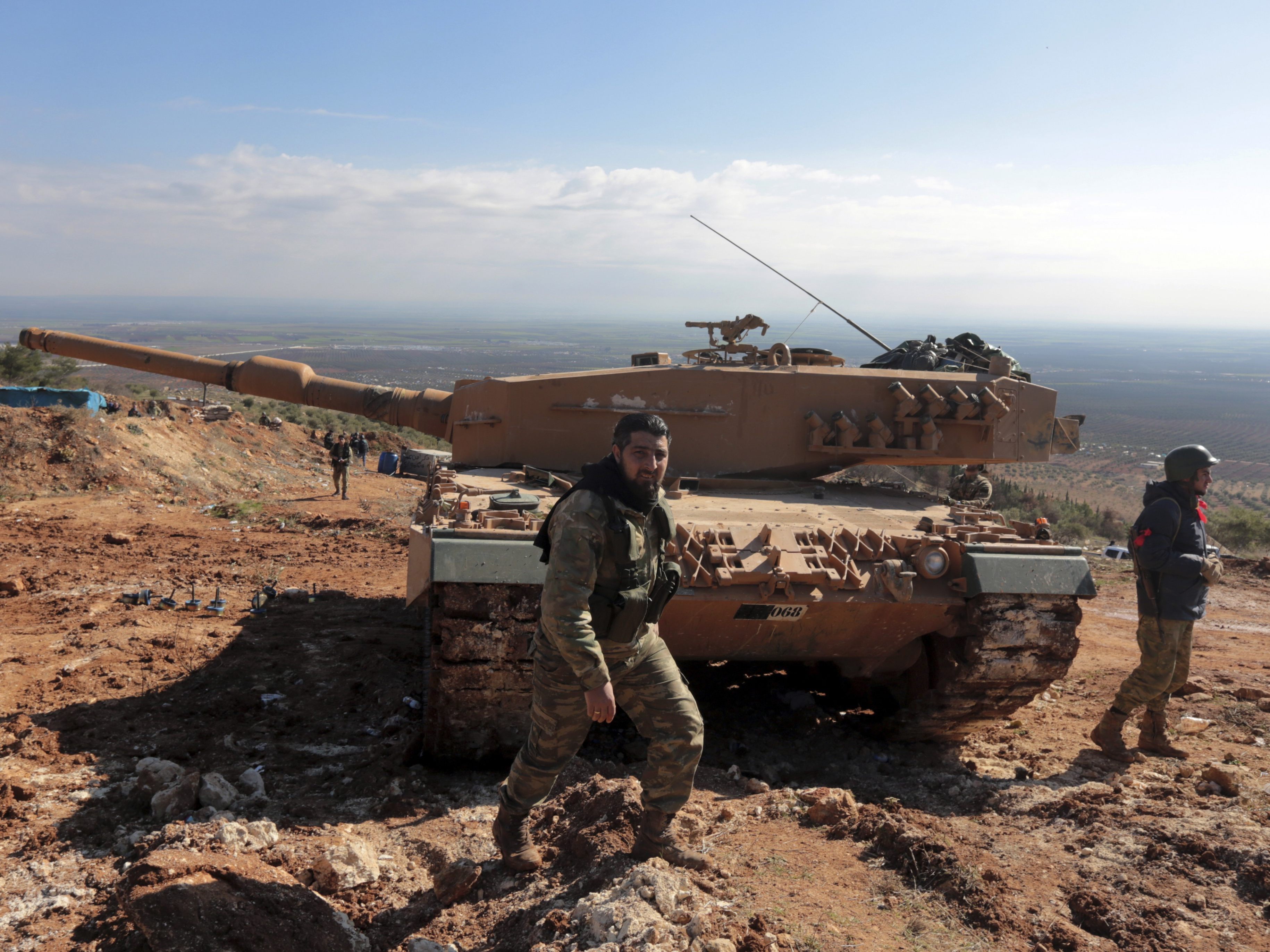 Anadolu: Rückzug syrischer Einheiten nach türkischem Artilleriebeschuss. Anadolu: Rückzug syrischer Einheiten nach türkischem Artilleriebeschuss.