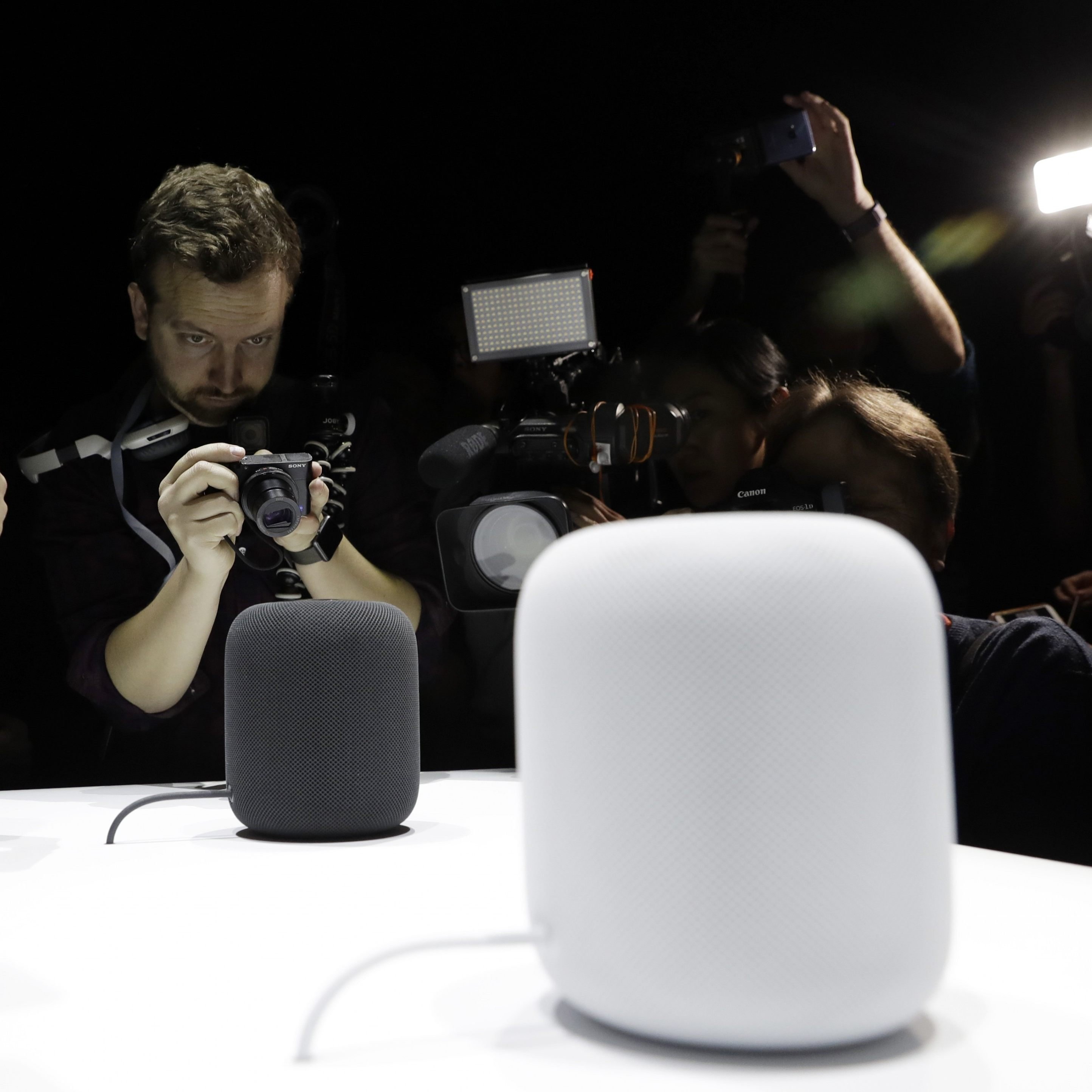 Mit einem Preis von 350 Dollar liegt Apple weit über der Konkurrenz.