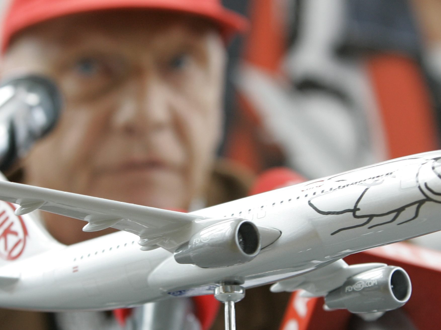 Niki Lauda setzt bei seiner Fluggesellschaft wieder auf Leiharbeiter.