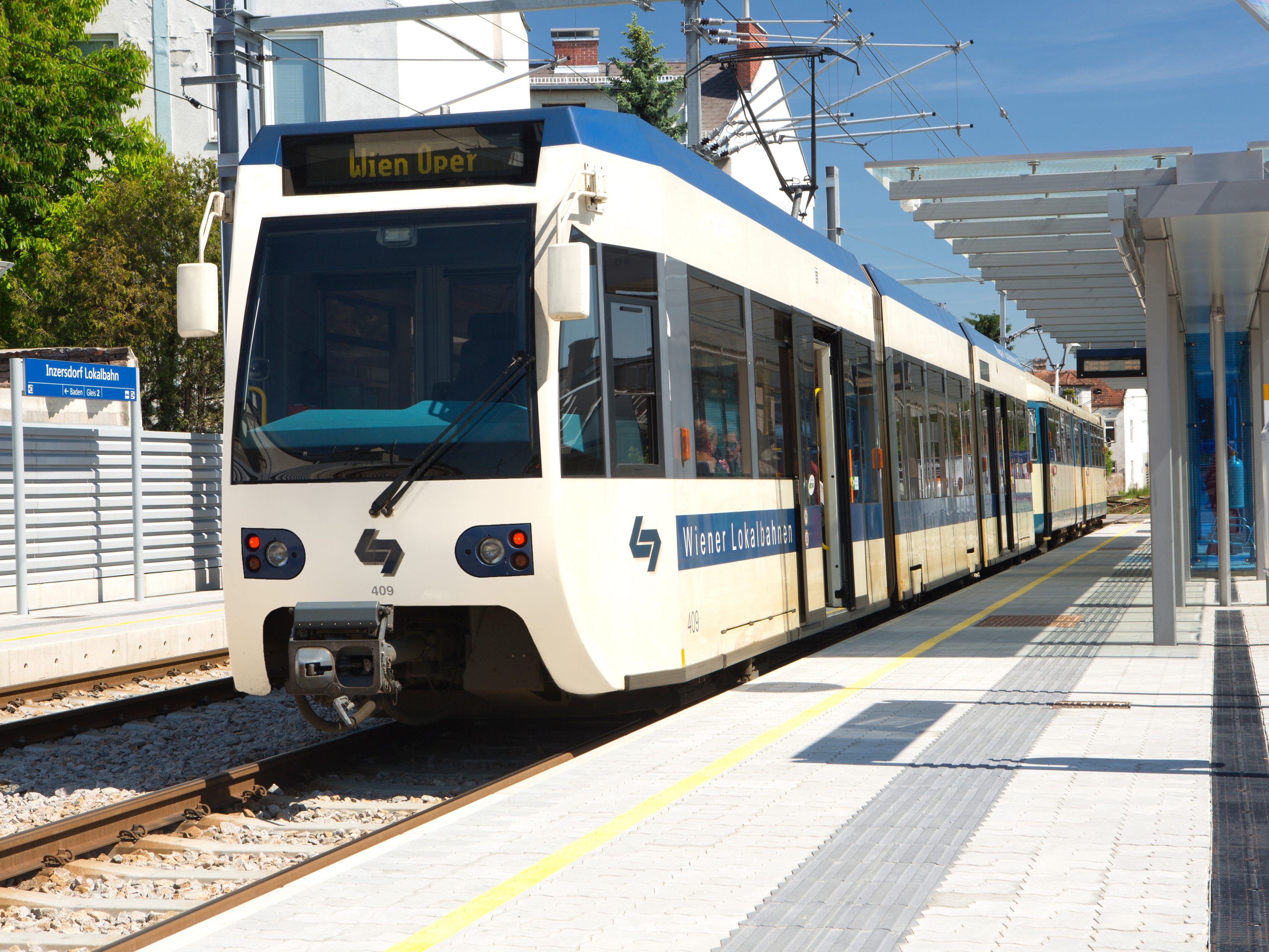 Ein Zug der Badner Bahn ist am Montagabend entgleist Ein Zug der Badner Bahn ist am Montagabend entgleist