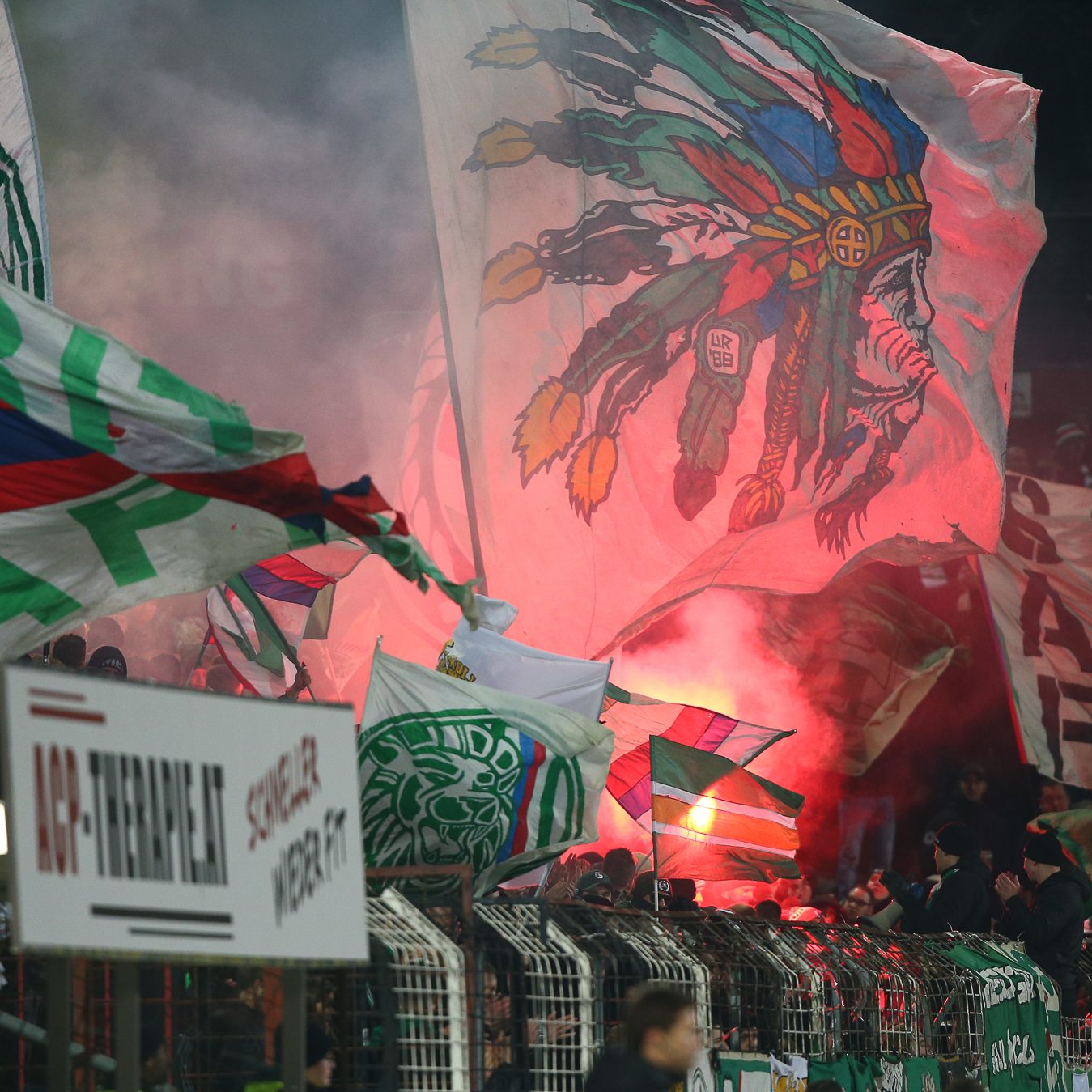 Diesmal machten die Fans des SK Rapid Wien mit einem homophoben Spruchband auf sich Aufmerksam.