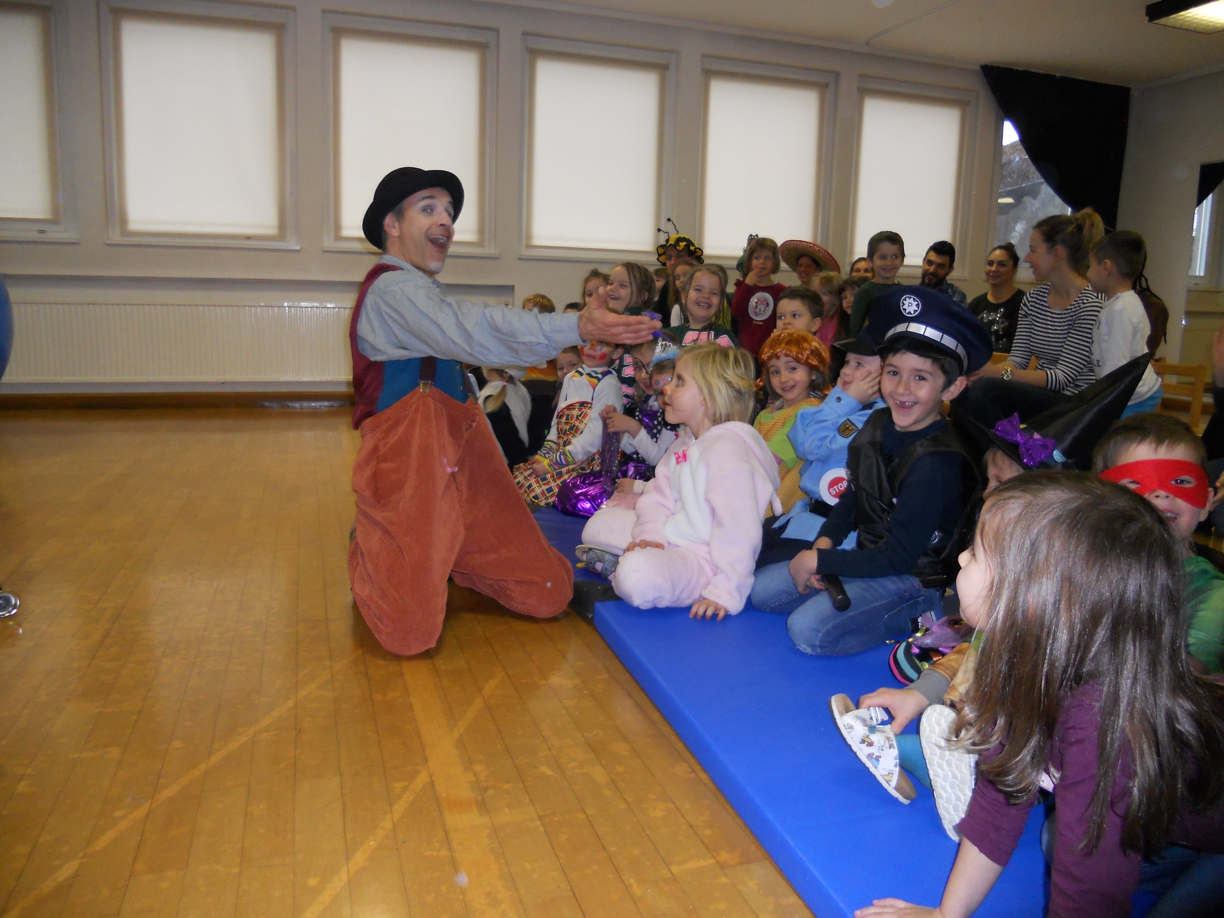 Clown Pompo verzauberte die Kinder Clown Pompo verzauberte die Kinder