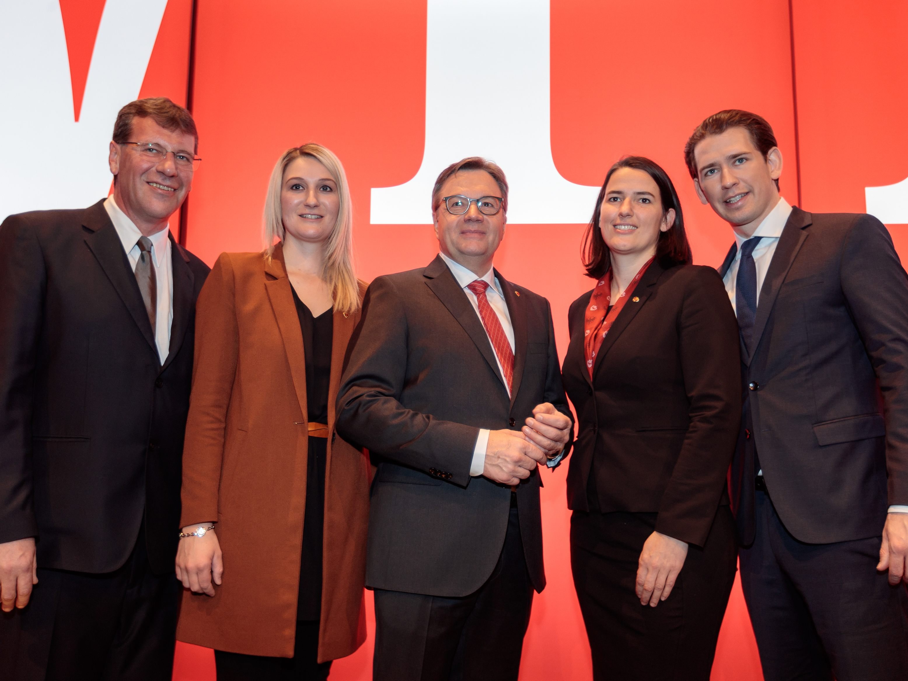 Der Tiroler VP-Klubobmann Jakob Wolf (erster von links) zu den Warnungen von Rot und Grün Der Tiroler VP-Klubobmann Jakob Wolf (erster von links) zu den Warnungen von Rot und Grün