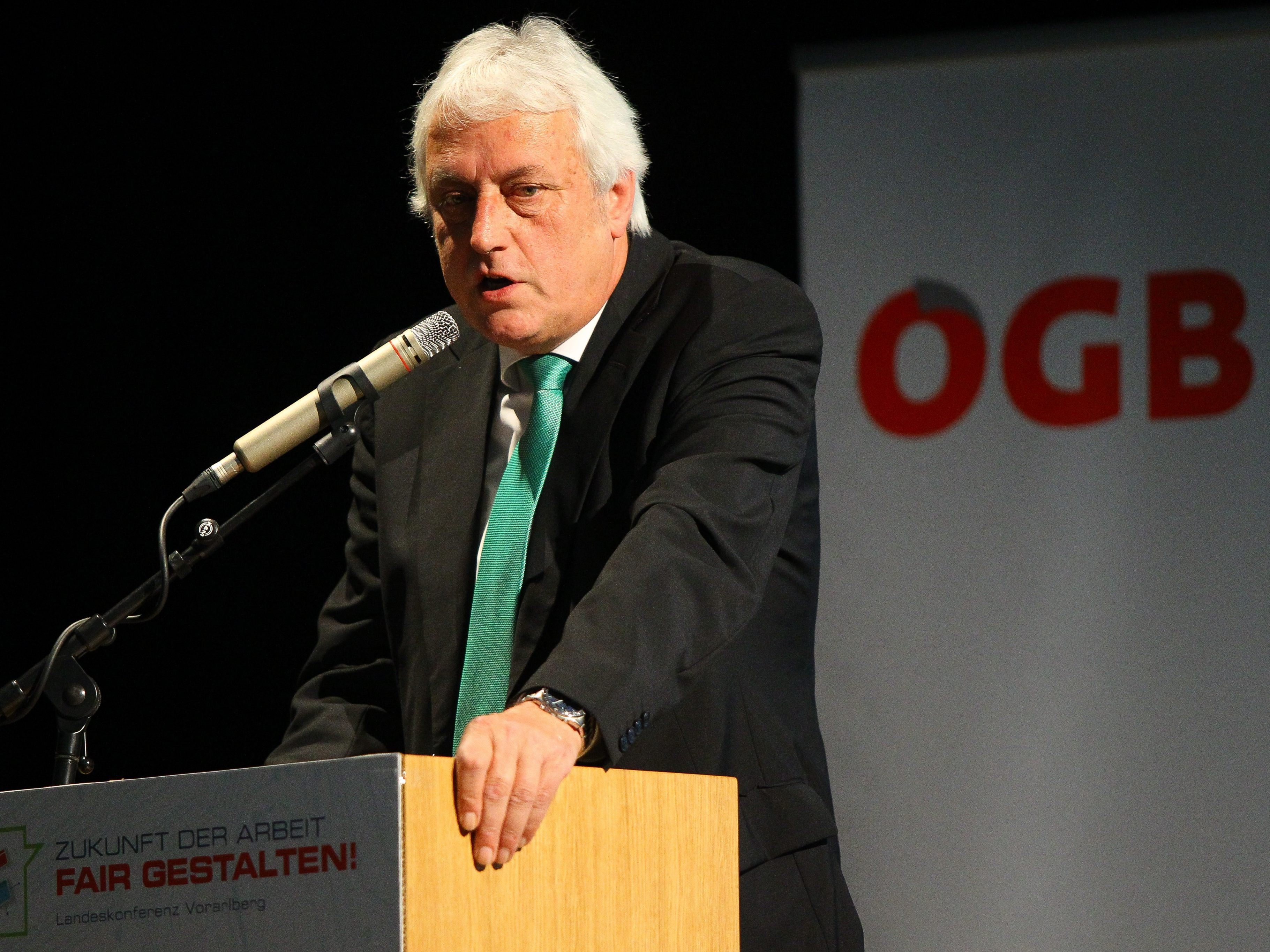 Norbert Loacker kritisiert die Ohnmacht der schwarzen Landeshauptleute.