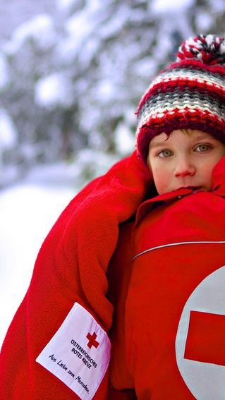 Die eisige Kälte kann rasch gefährlich werden. Das Rote Kreuz gibt wichtige Tipps zum Schutz.