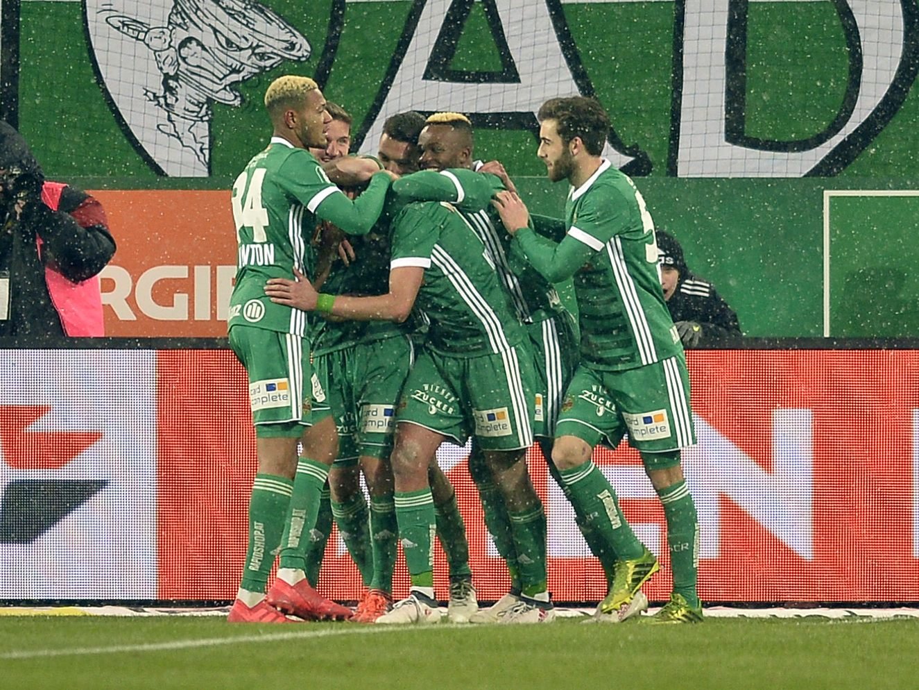 Rapid Wien feiert einen Erfolg gegen den LASK Rapid Wien feiert einen Erfolg gegen den LASK