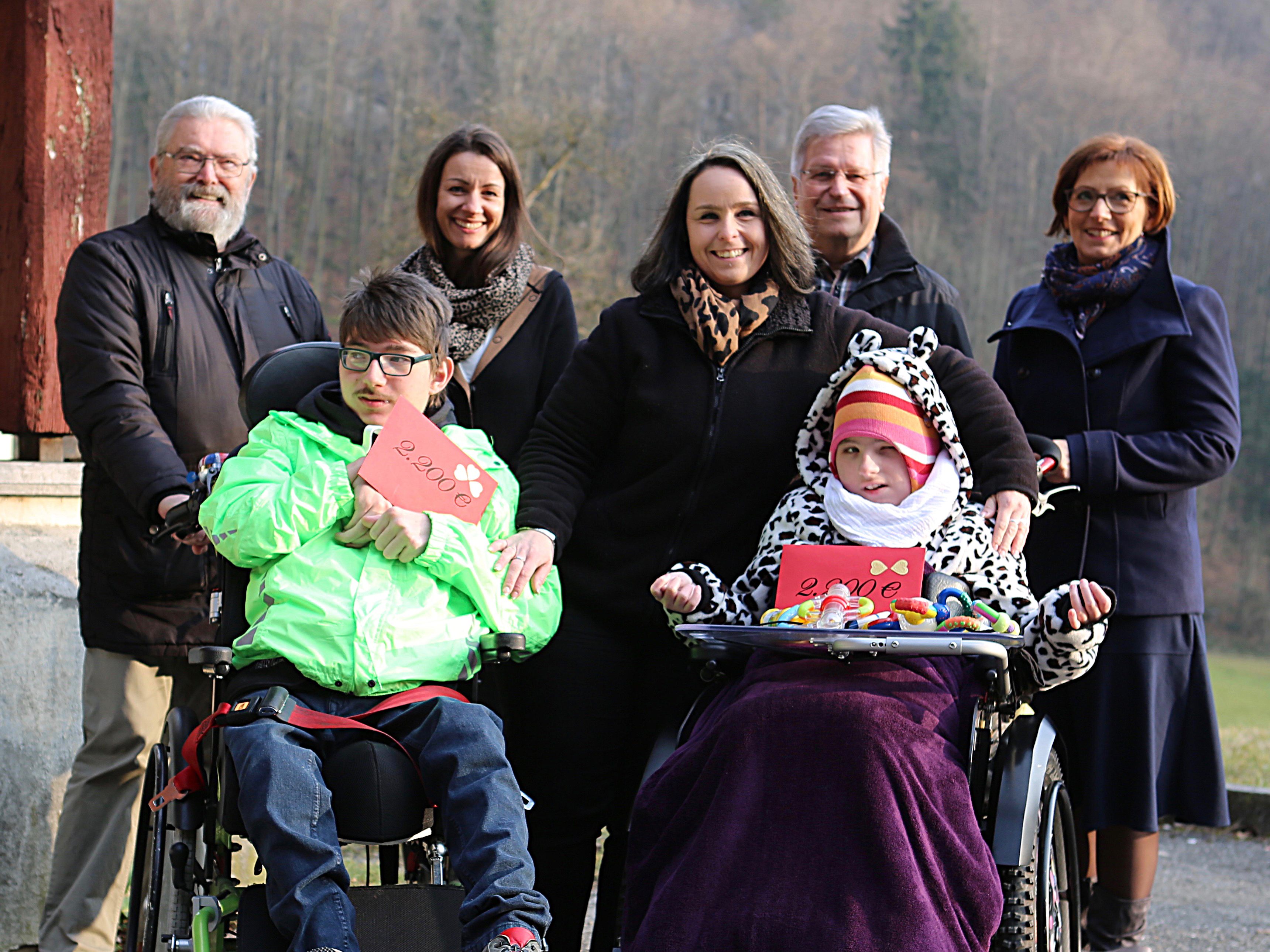 Übergabe von je 2.200,00 Euro an die Familien von Jennifer und Pascal