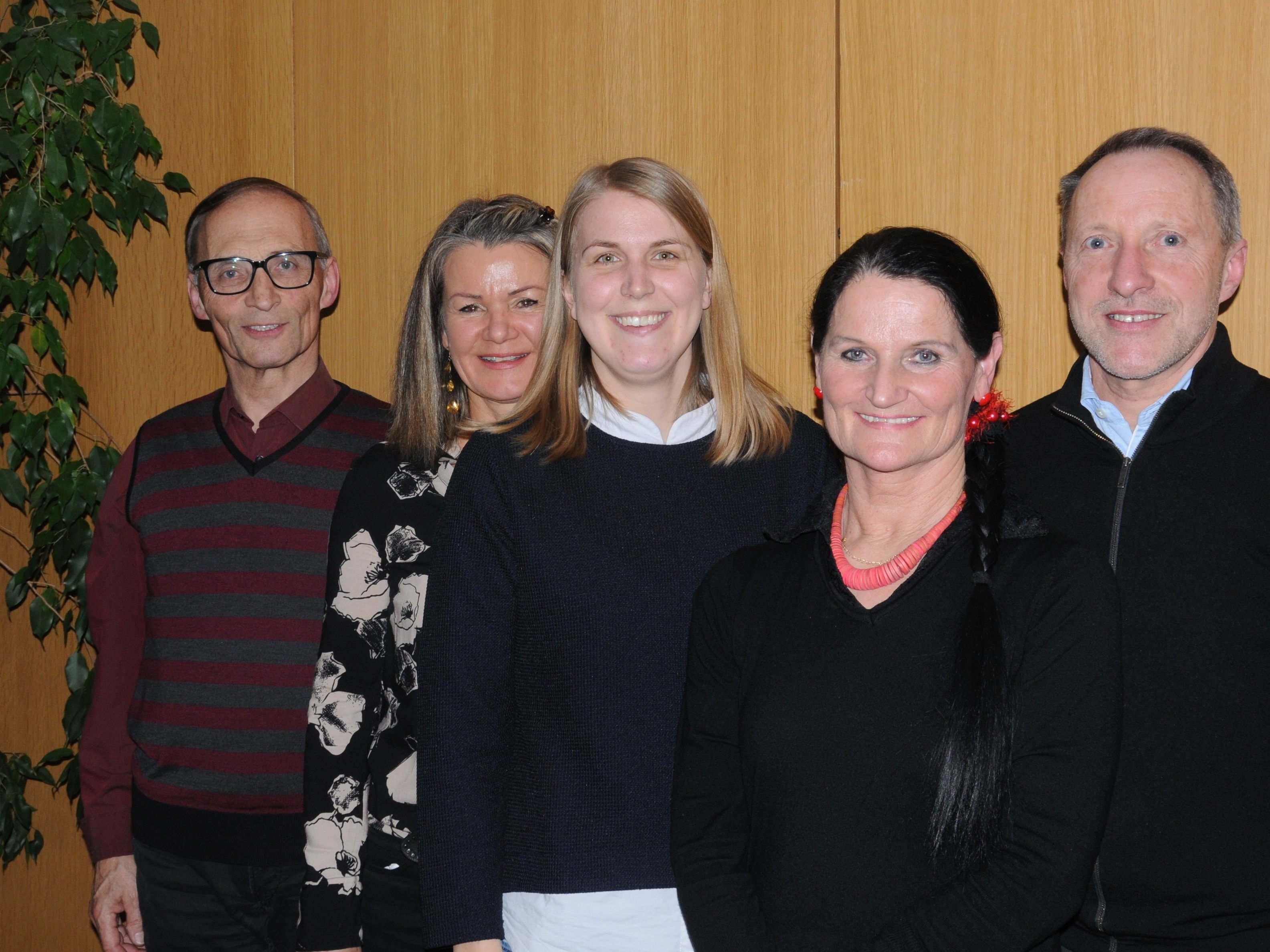 Vorstand (v.l.n.r.): Franz Steinbichler, Melitta Fitz, Elisabeth Hörburger, Ria Steinbichler, Eugen Kathan Vorstand (v.l.n.r.): Franz Steinbichler, Melitta Fitz, Elisabeth Hörburger, Ria Steinbichler, Eugen Kathan