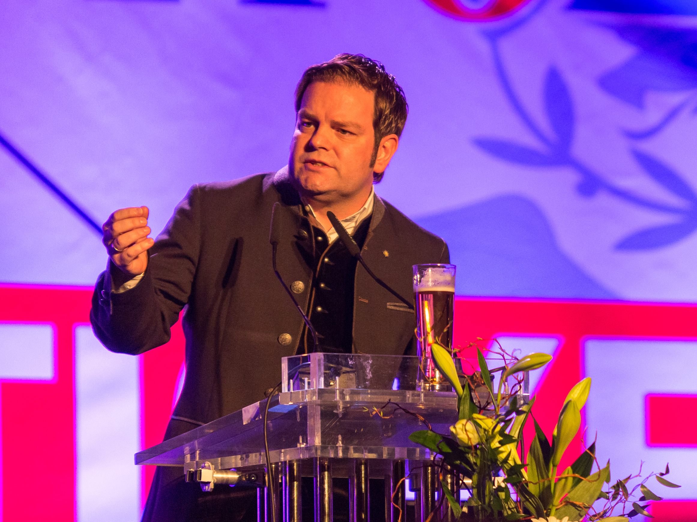 Der Tiroler Spitzenkandidat Markus Abwerzger sprech beim Wahlkampffinale der FPÖ vor rund 300 Anhängern.