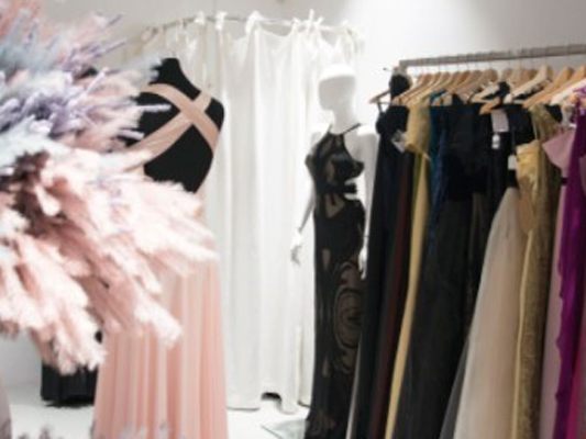 Designerstücke können beim Pop-Up-Sale von Runway Vienna ergattert werden. Designerstücke können beim Pop-Up-Sale von Runway Vienna ergattert werden.