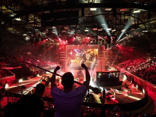 Im Hallmann Dome in Wien-Favoriten findet das 1. Electronic Sports Festival statt. Im Hallmann Dome in Wien-Favoriten findet das 1. Electronic Sports Festival statt.