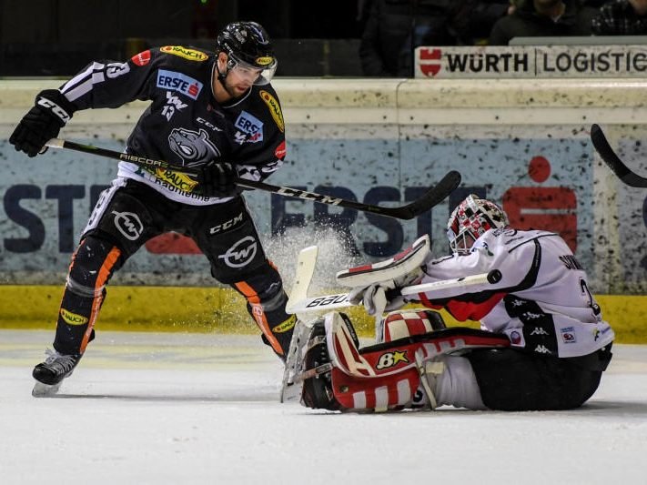 DEC feiert Heimsieg DEC feiert Heimsieg