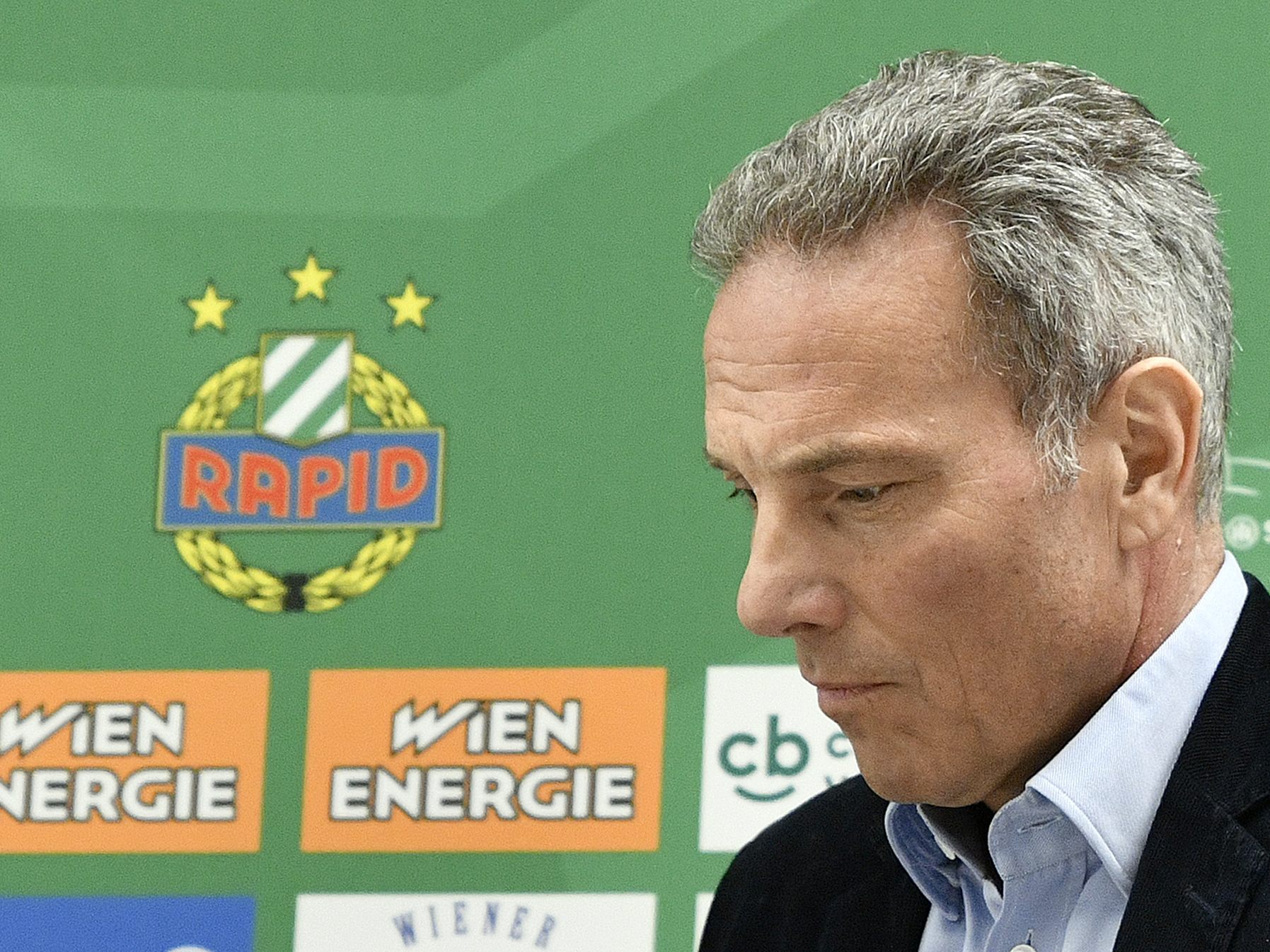 Rapid-Chef Krammer hält nichts von Fußball in A1 TV.