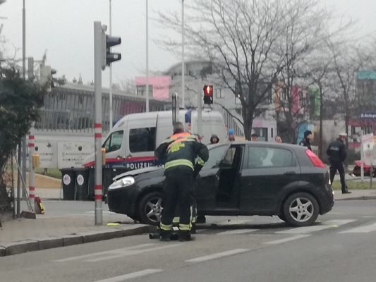 In Wien-Simmering kam es zu einem Unfall mit einem Pkw.