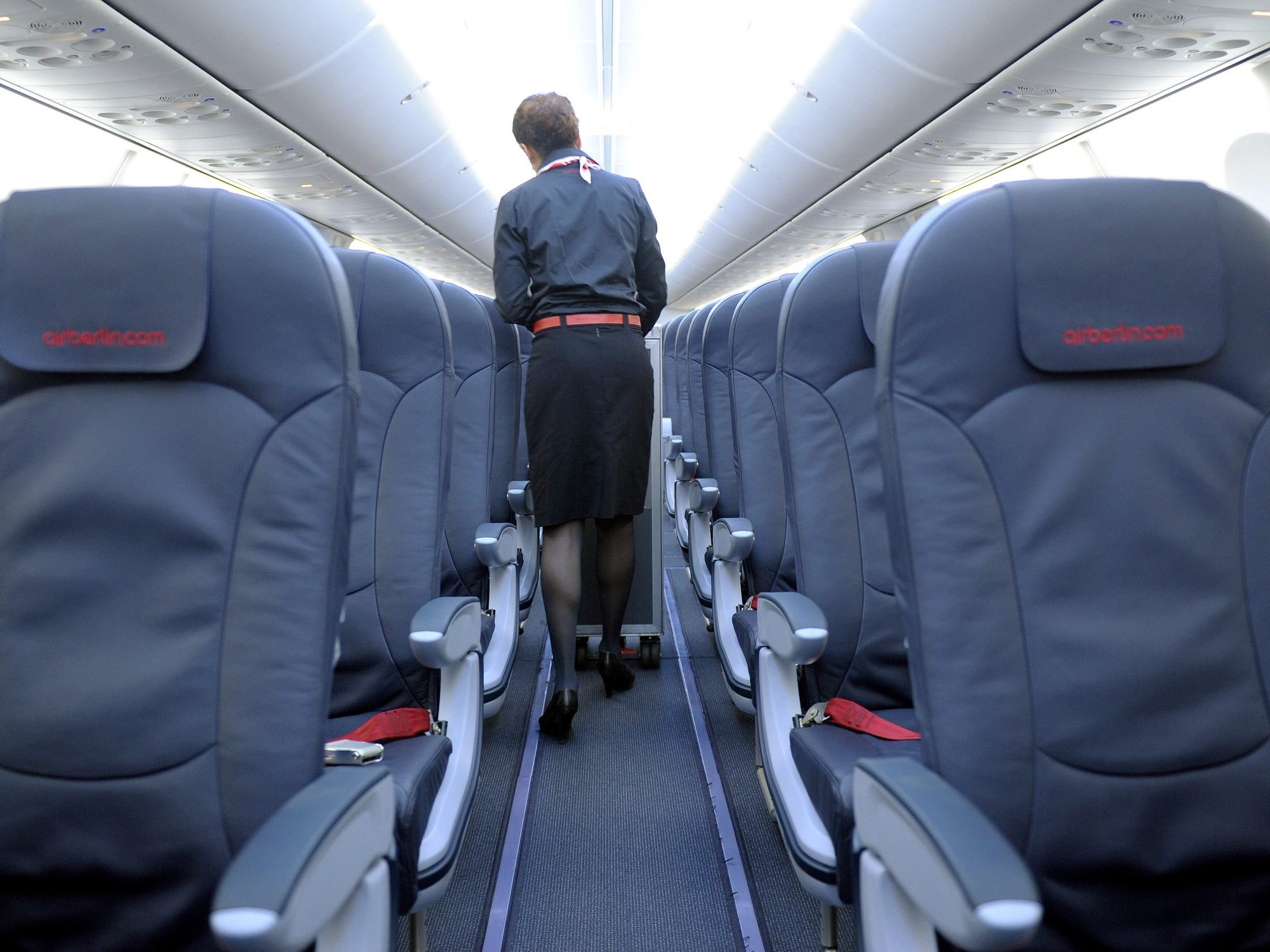 Mehr Beinfreiheit für mehr Geld - das neue Konzept der Lufthansa. Mehr Beinfreiheit für mehr Geld - das neue Konzept der Lufthansa.