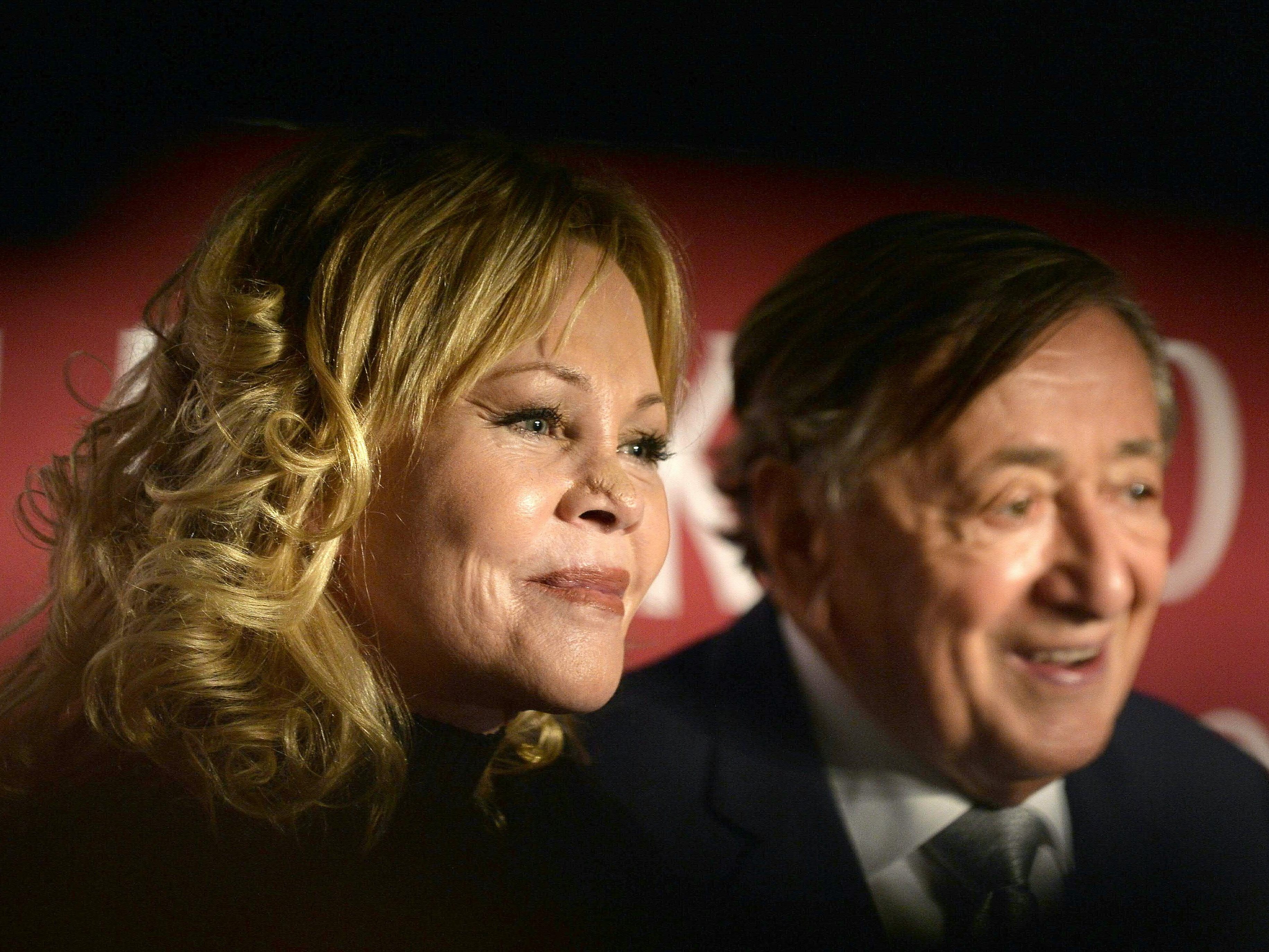 Melanie Griffith gut gelaunt bei Opernball-Pressekonferenz in der Wiener Lugner City. Melanie Griffith gut gelaunt bei Opernball-Pressekonferenz in der Wiener Lugner City.