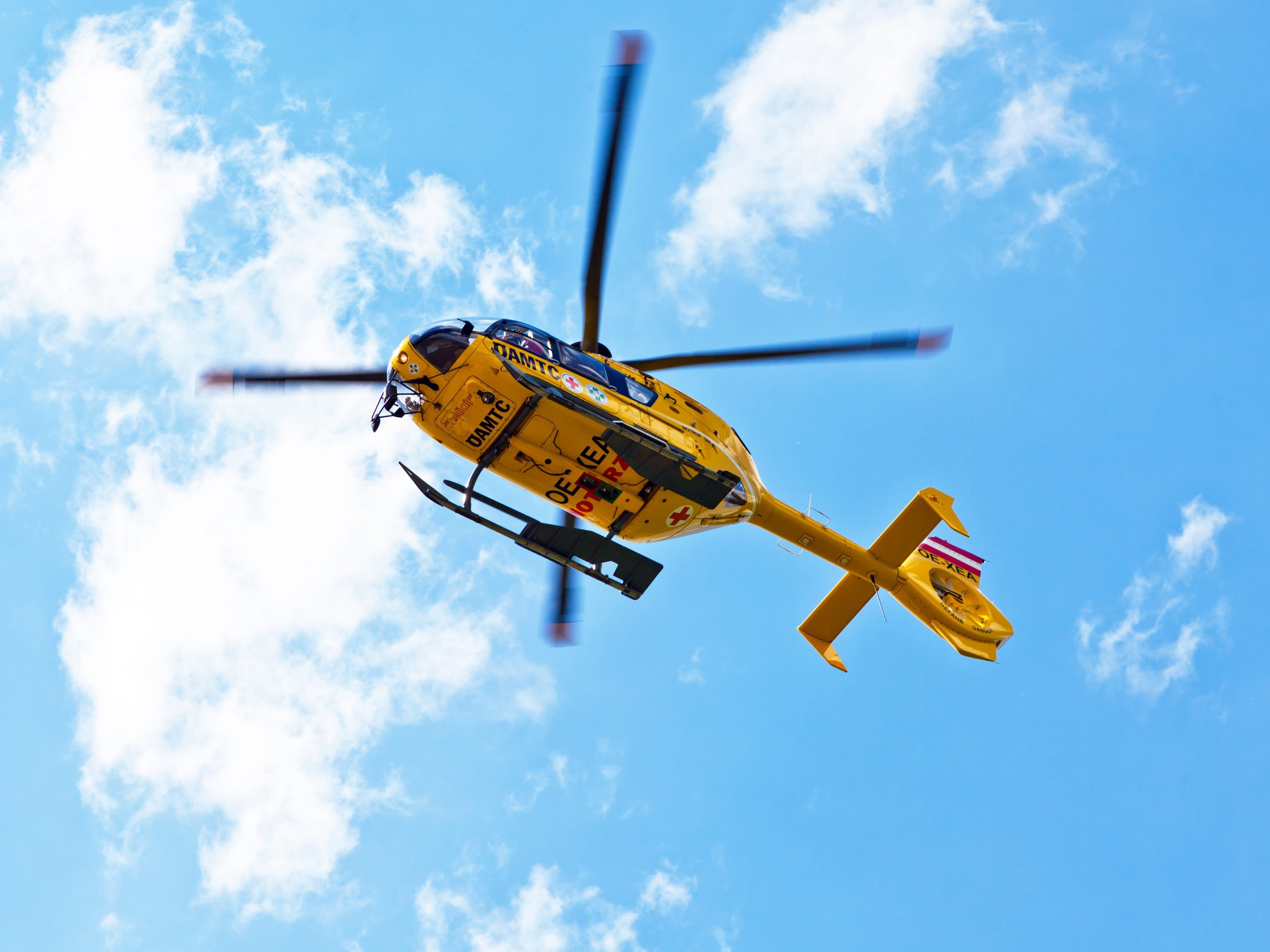Eine der Lenkerinnen wurde mit dem Rettungshubschrauber ins Krankenhaus gebracht. Eine der Lenkerinnen wurde mit dem Rettungshubschrauber ins Krankenhaus gebracht.