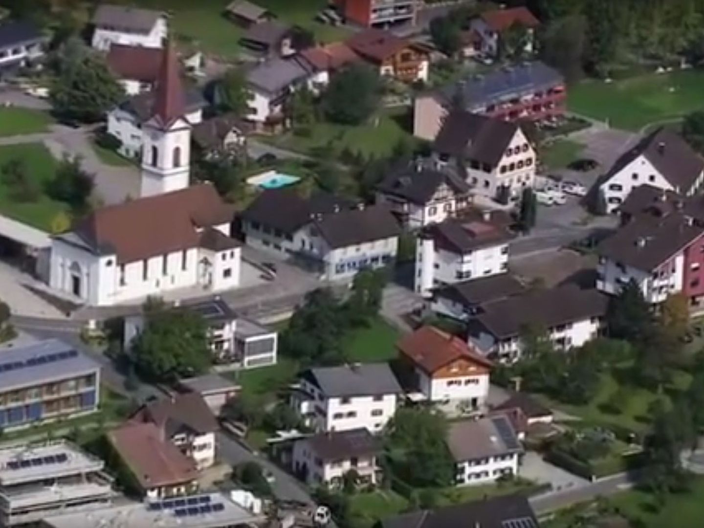 In Nüziders stürzte ein Mann. In Nüziders stürzte ein Mann.