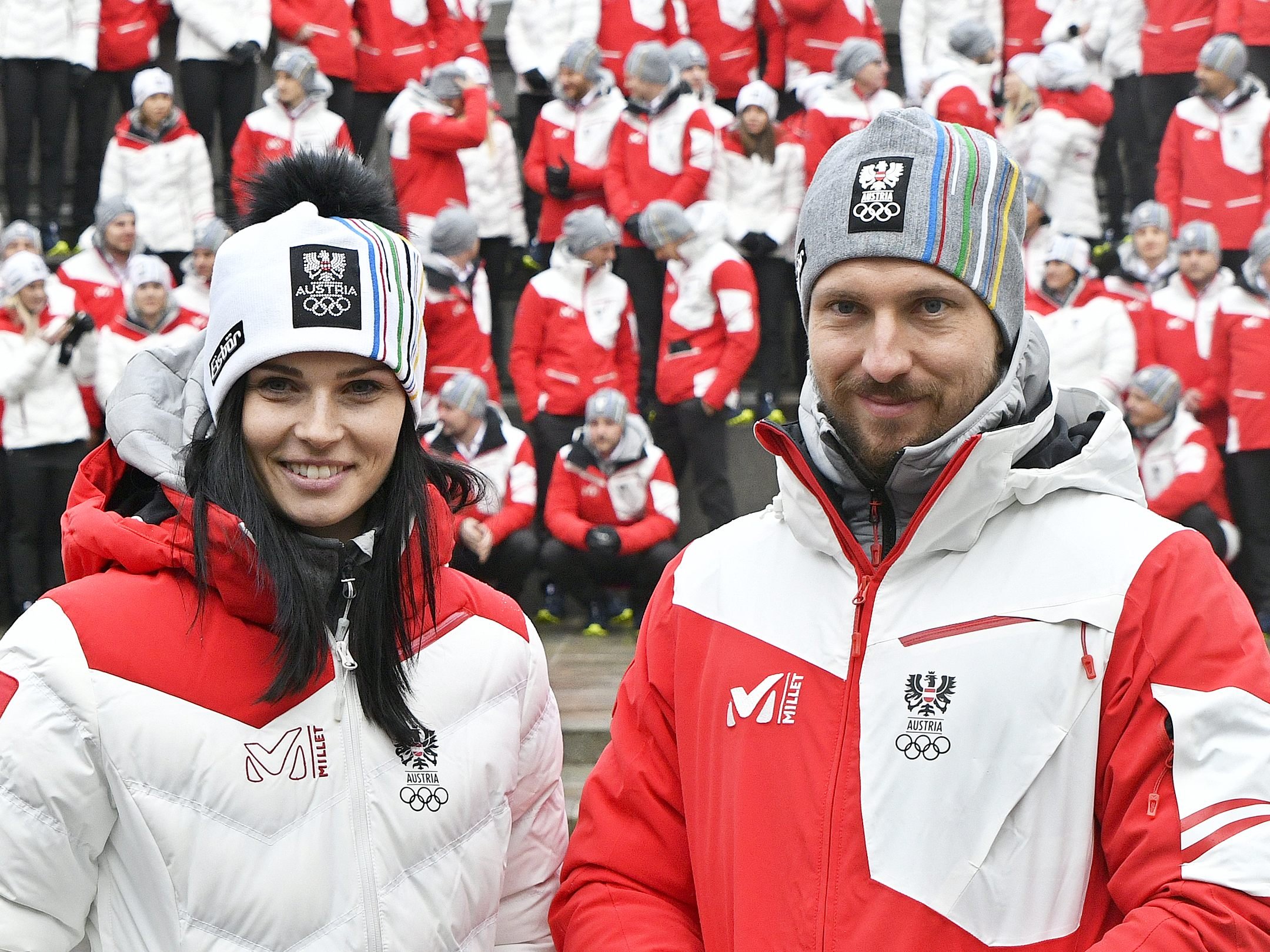 Die Skistars Anna Veith und Marcel Hirscher sind für die Olympischen Spiele 2018 in Südkorea bereits eingekleidet. Die Skistars Anna Veith und Marcel Hirscher sind für die Olympischen Spiele 2018 in Südkorea bereits eingekleidet.